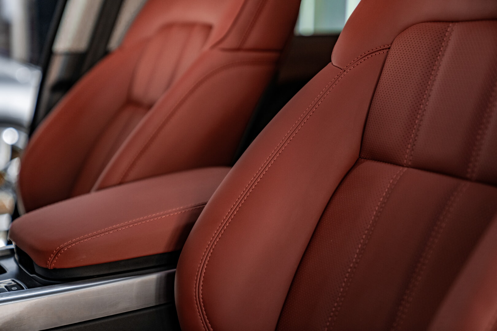 RANGE ROVER SPORT 2018-2021 KIRMIZI DERİ DÖŞEME