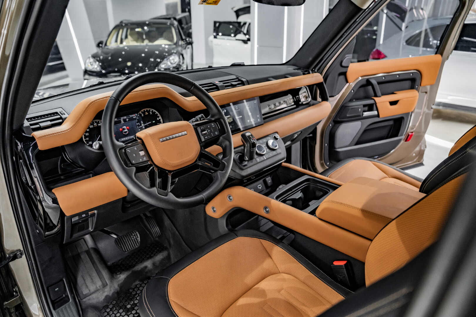 LAND ROVER DEFENDER 2022-2025 TABA-SİYAH DERİ DÖŞEME