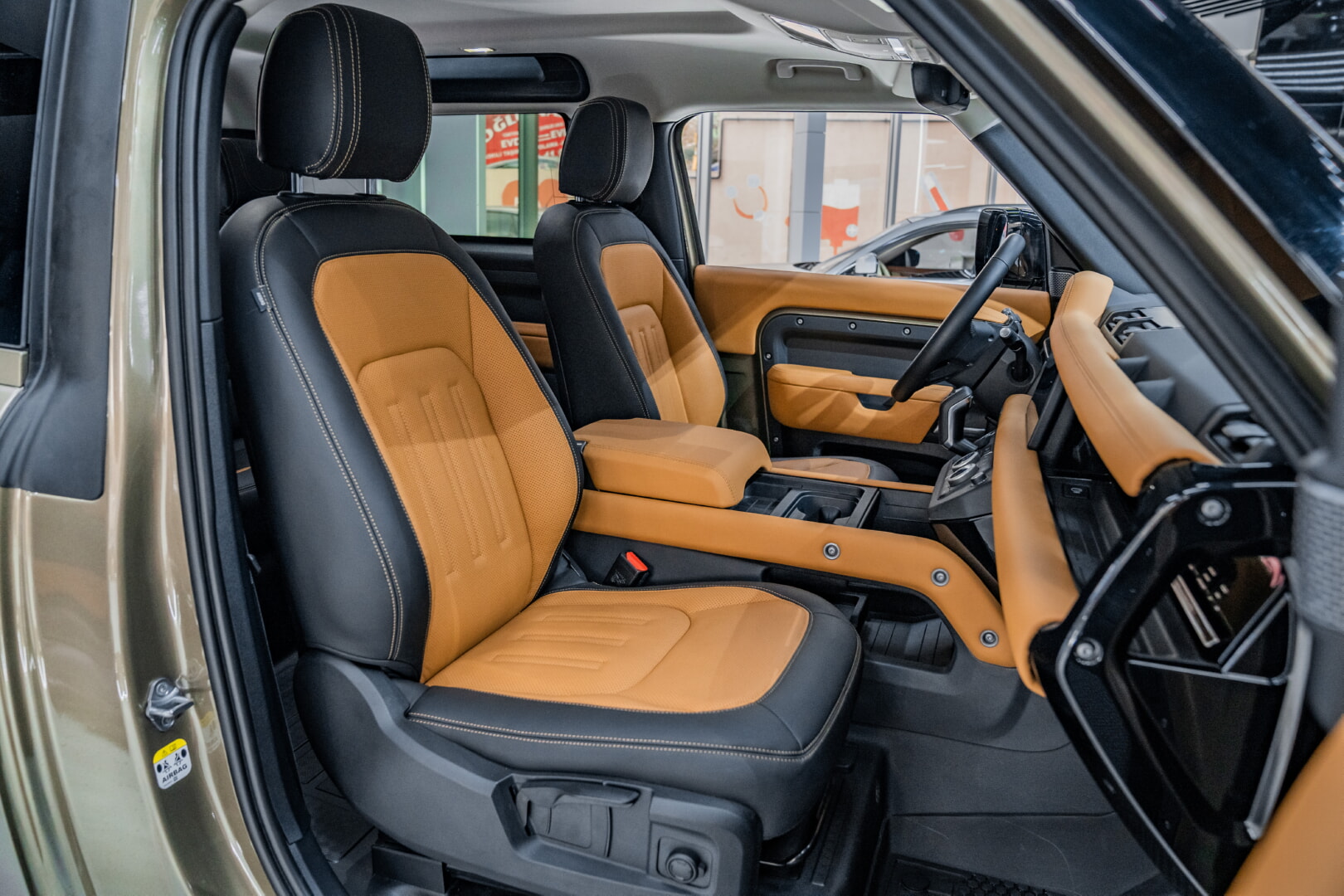 LAND ROVER DEFENDER 2022-2025 TABA-SİYAH DERİ DÖŞEME