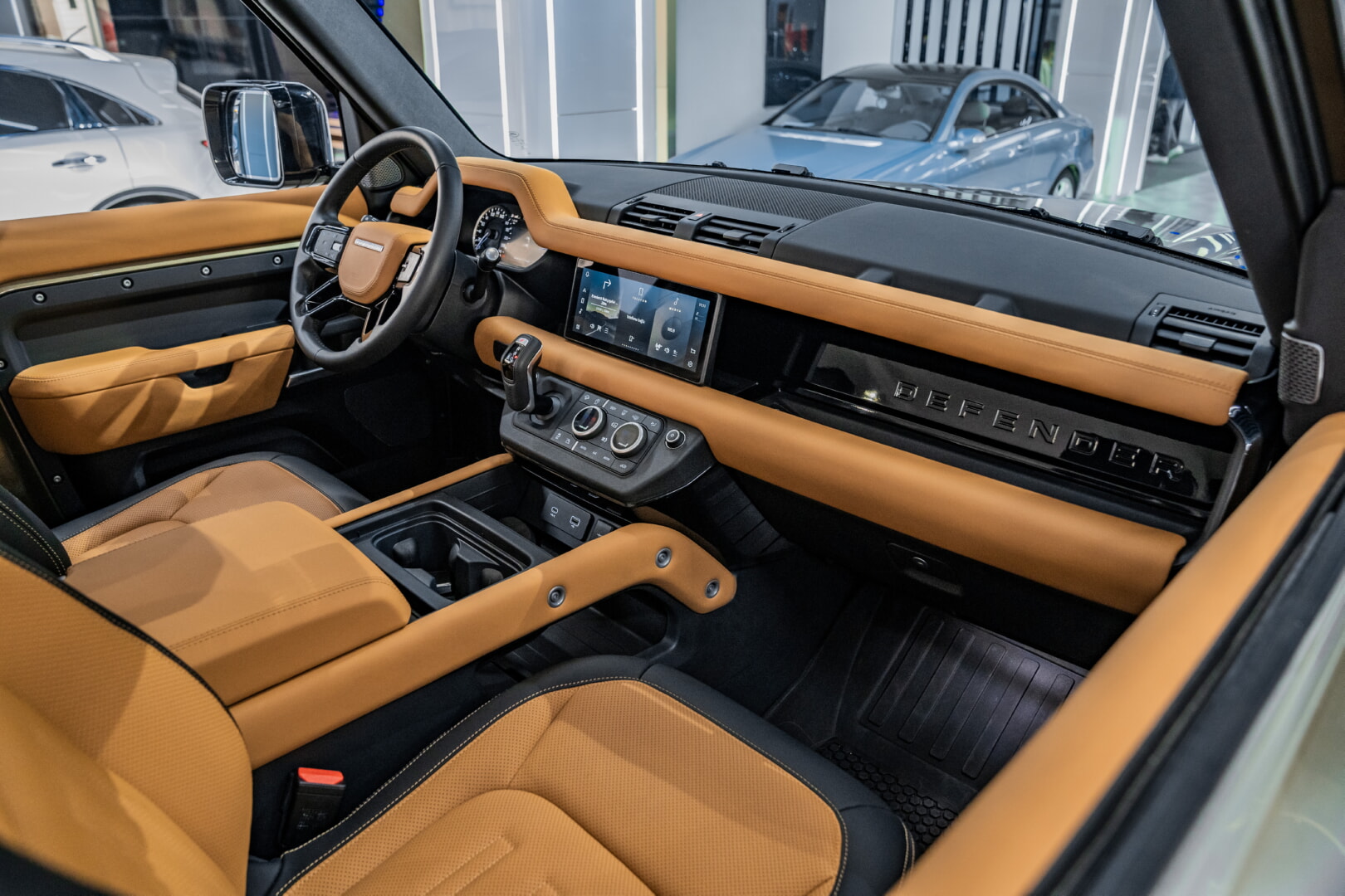 LAND ROVER DEFENDER 2022-2025 TABA-SİYAH DERİ DÖŞEME