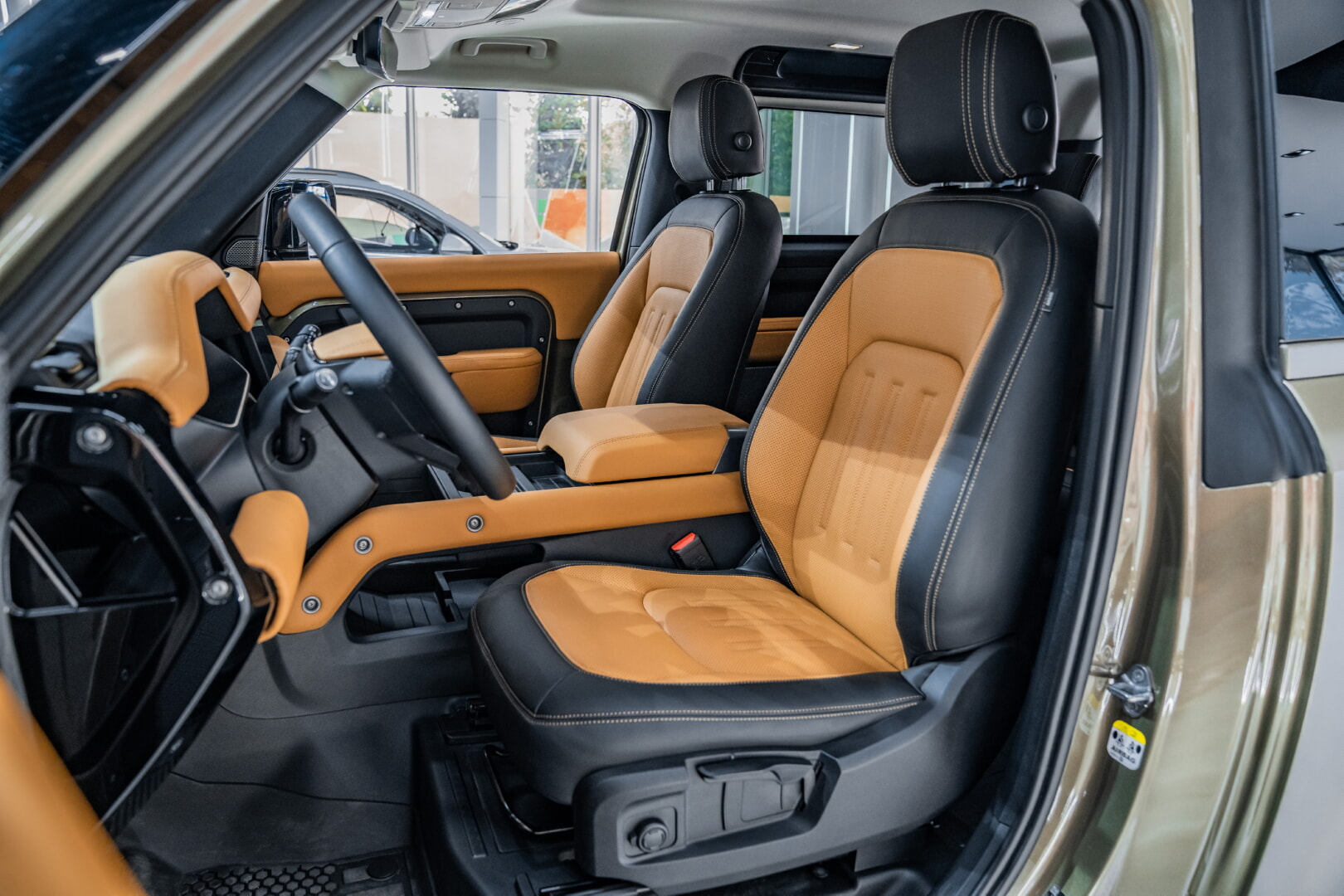 LAND ROVER DEFENDER 2022-2025 TABA-SİYAH DERİ DÖŞEME