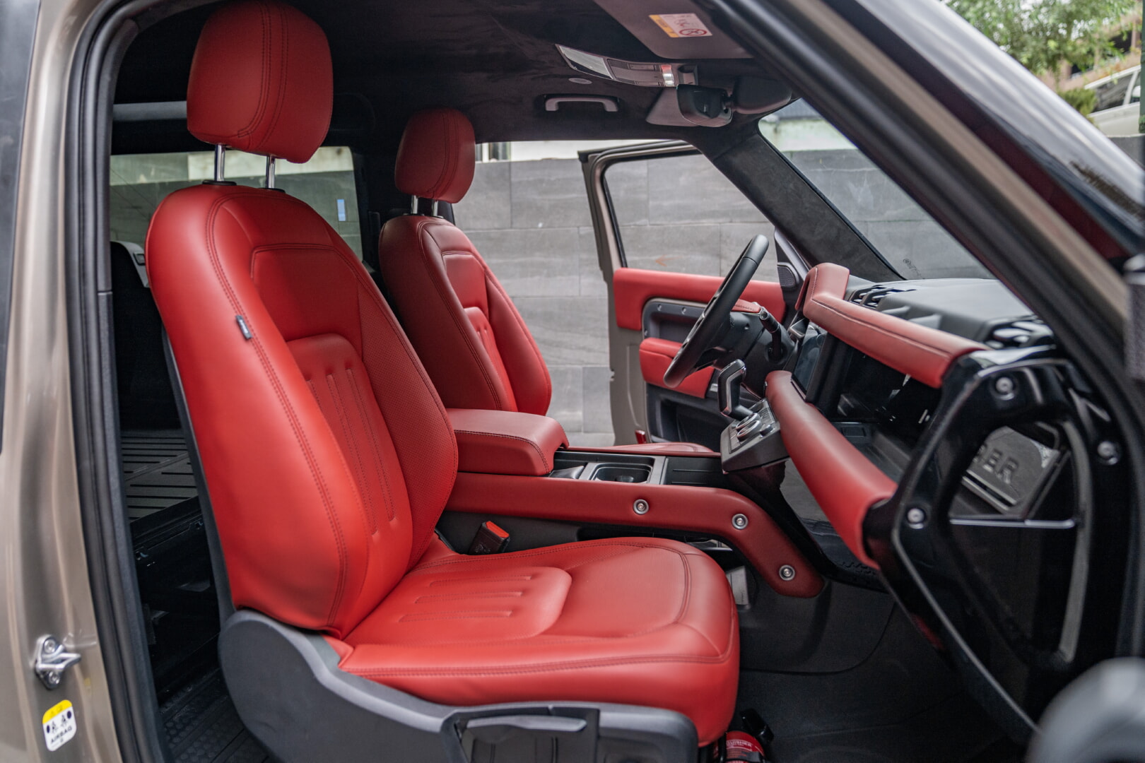 LAND ROVER 2022-2025 DEFENDER KIRMIZI DERİ DÖŞEME