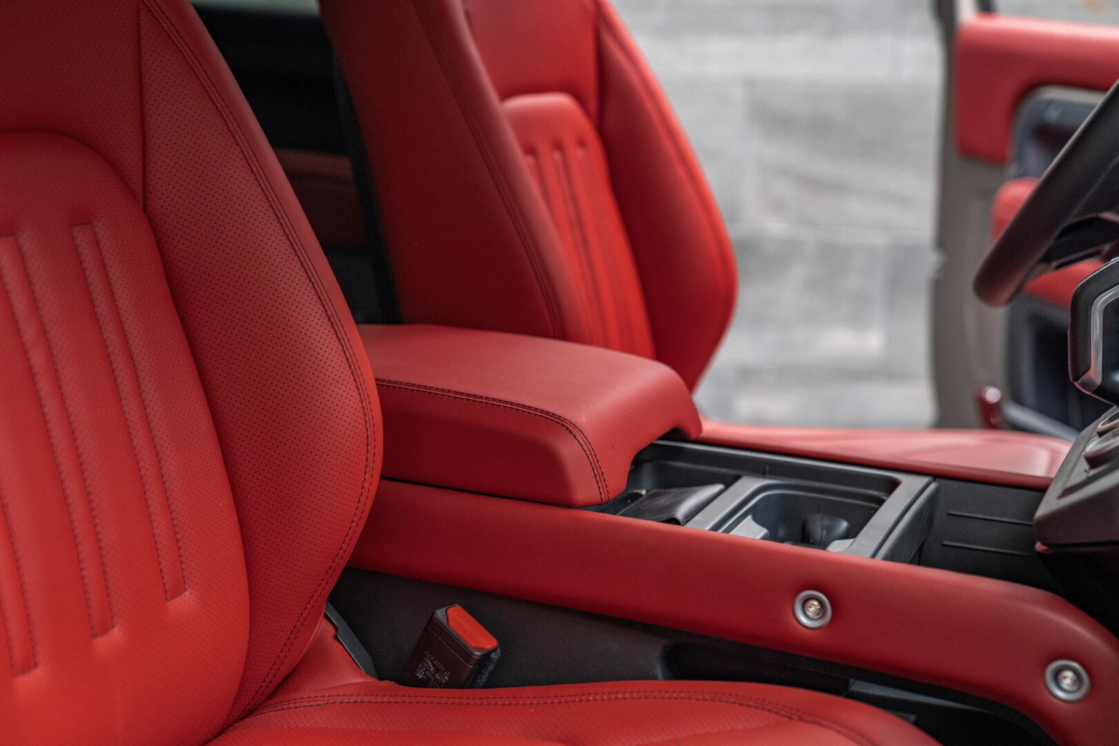 LAND ROVER 2022-2025 DEFENDER KIRMIZI DERİ DÖŞEME