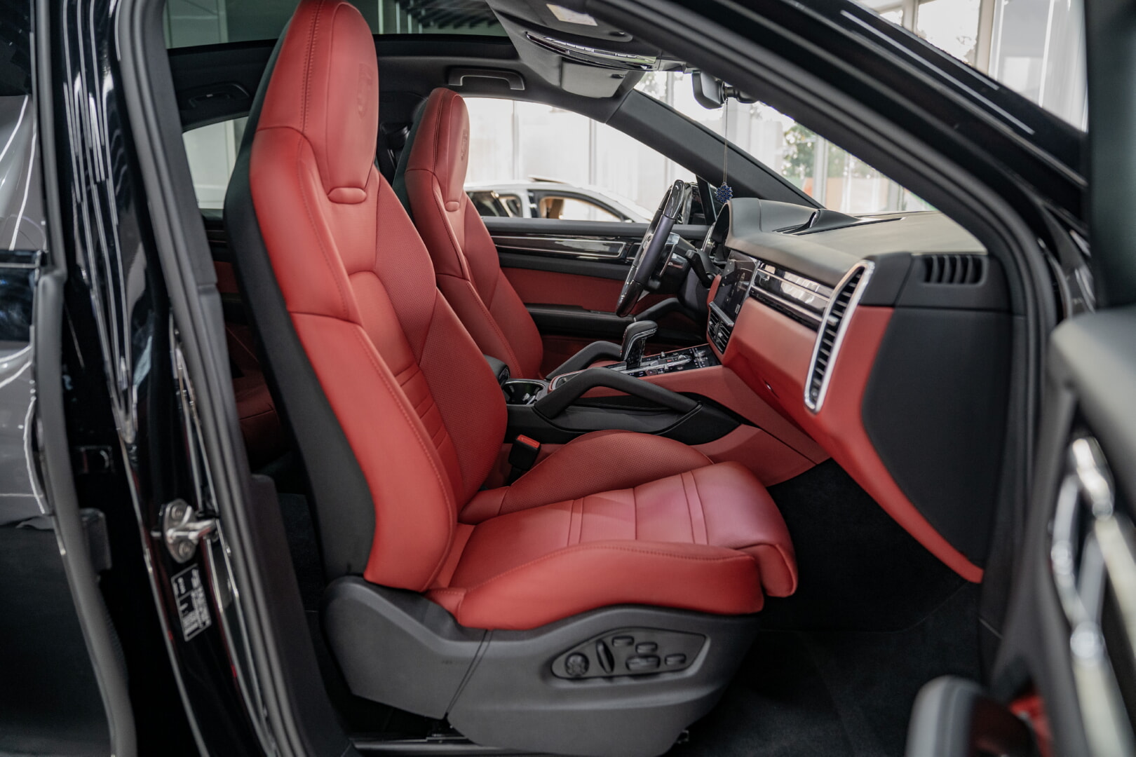 PORSCHE CAYENNE 2018-2024 KIRMIZI DERİ DÖŞEME