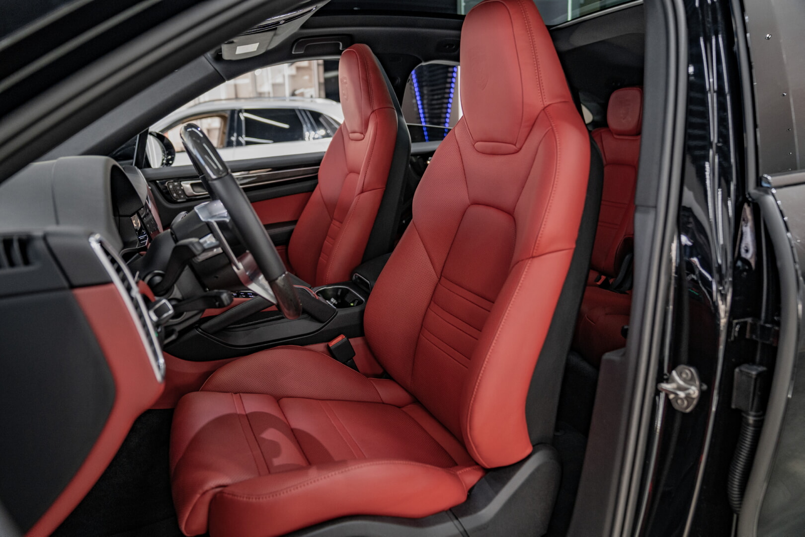 PORSCHE CAYENNE 2018-2024 KIRMIZI DERİ DÖŞEME