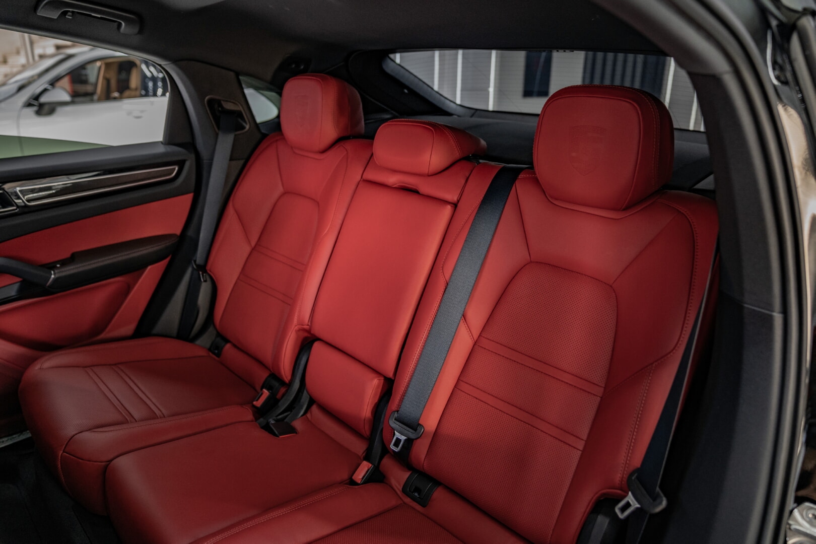 PORSCHE CAYENNE 2018-2024 KIRMIZI DERİ DÖŞEME