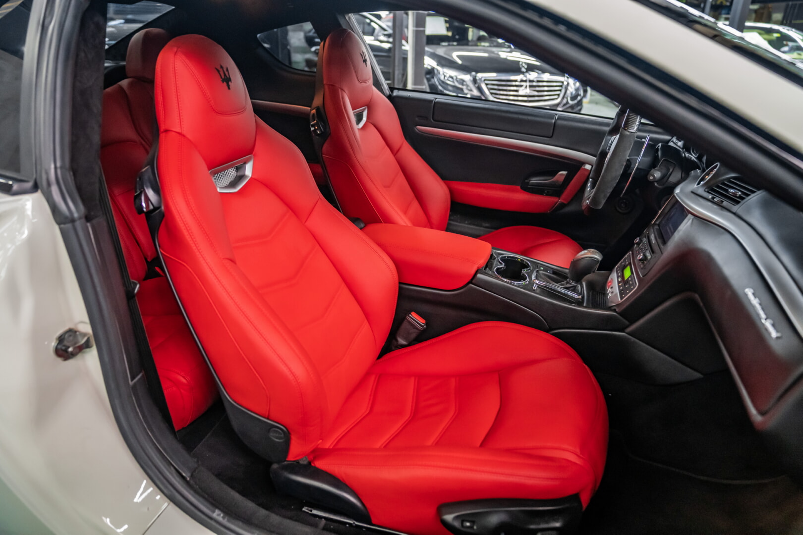 MASERATİ GRANTURİSMO 2009-2014 KIRMIZI DERİ DÖŞEME