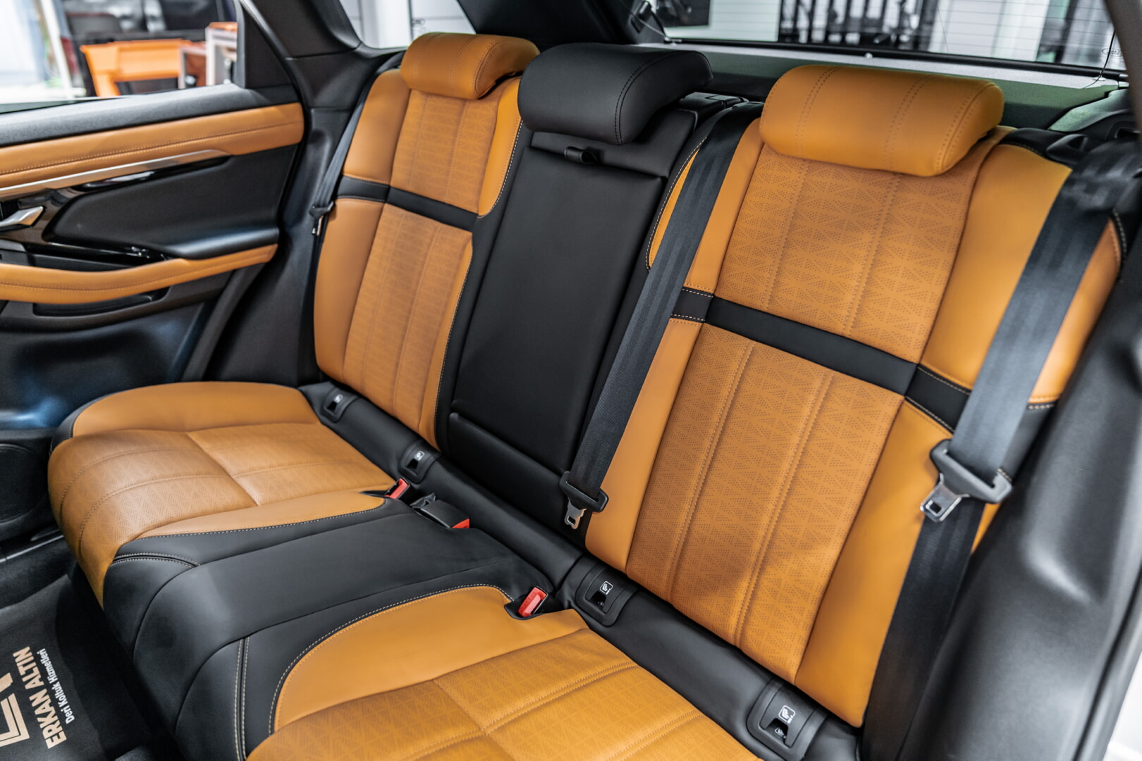 RANGE ROVER EVOQUE 2020-2024 TABA-SİYAH DERİ DÖŞEME