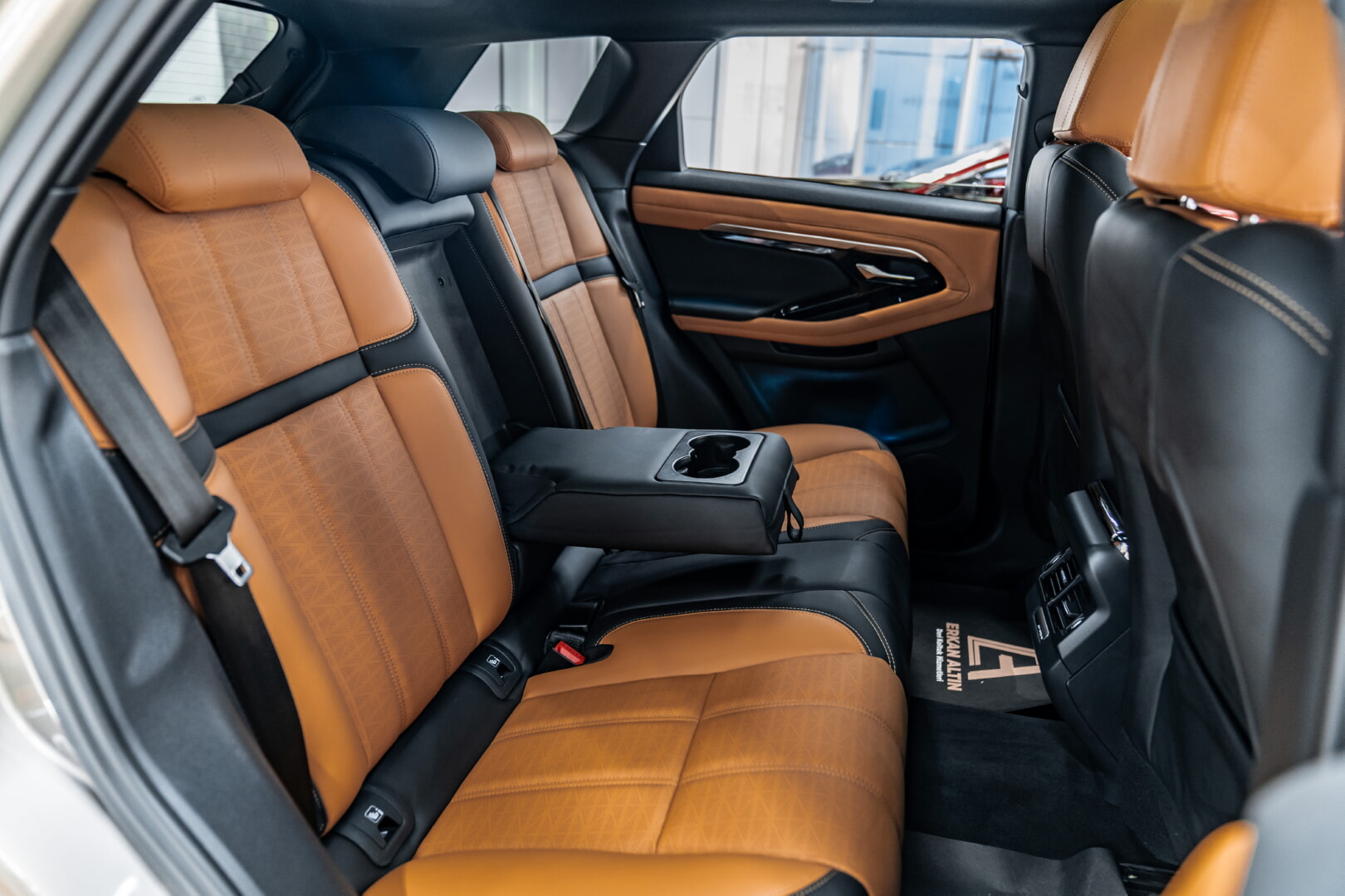 RANGE ROVER EVOQUE 2020-2024 TABA-SİYAH DERİ DÖŞEME