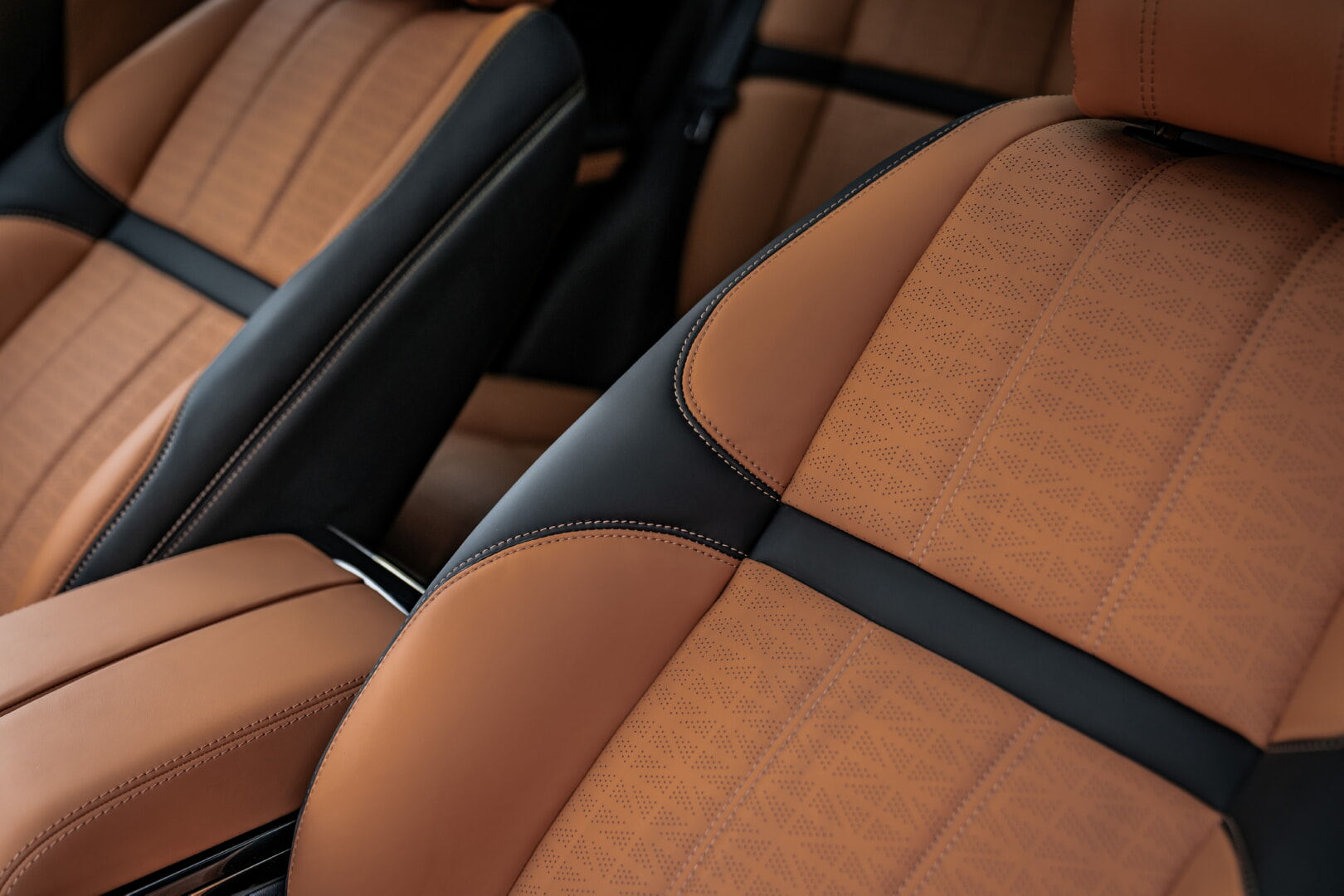 RANGE ROVER EVOQUE 2020-2024 TABA-SİYAH DERİ DÖŞEME