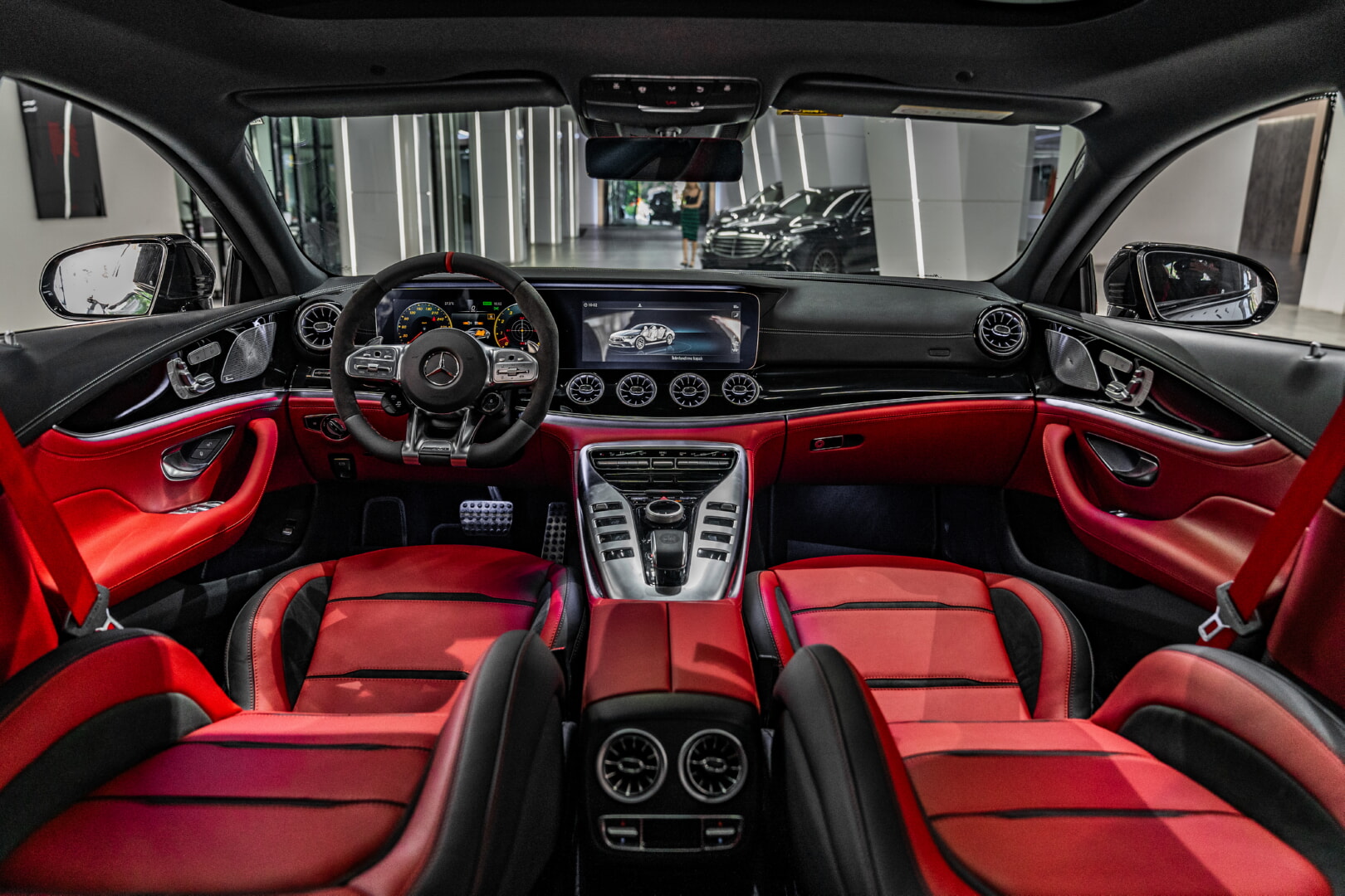 MERCEDES GT 2020-2023 KIRMIZI - SİYAH DERİ DÖŞEME