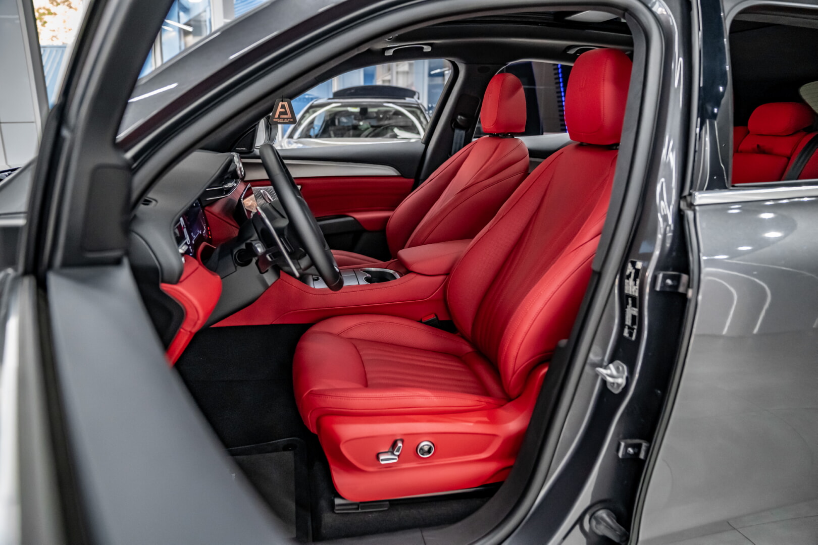 MASERATİ GRECALE 2022-2024 KIRMIZI DERİ DÖŞEME