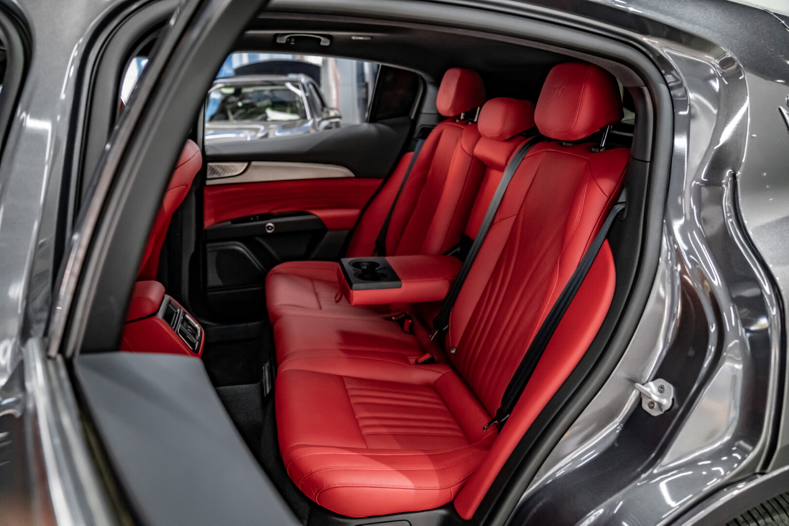 MASERATİ GRECALE 2022-2024 KIRMIZI DERİ DÖŞEME