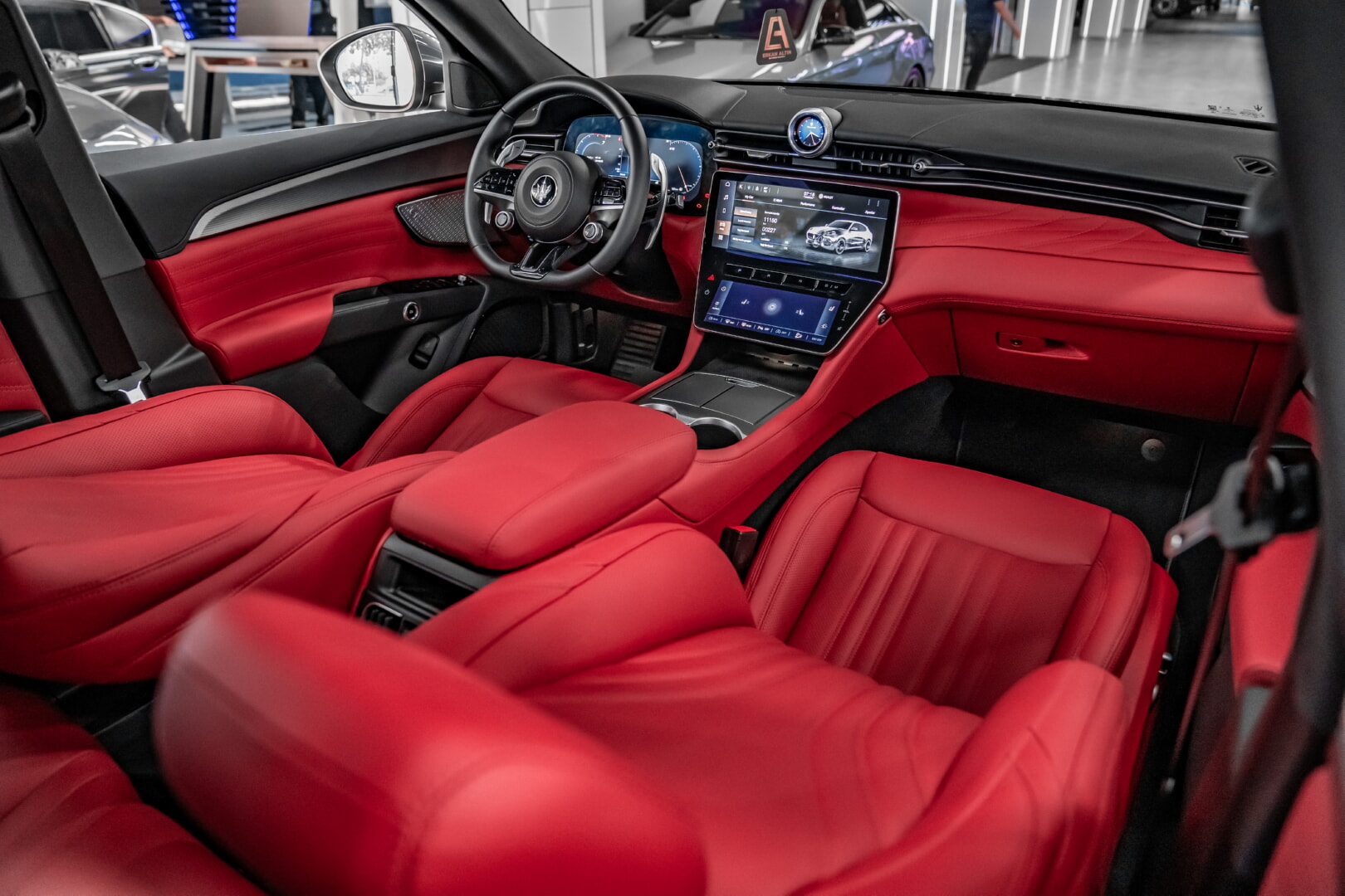 MASERATİ GRECALE 2022-2024 KIRMIZI DERİ DÖŞEME