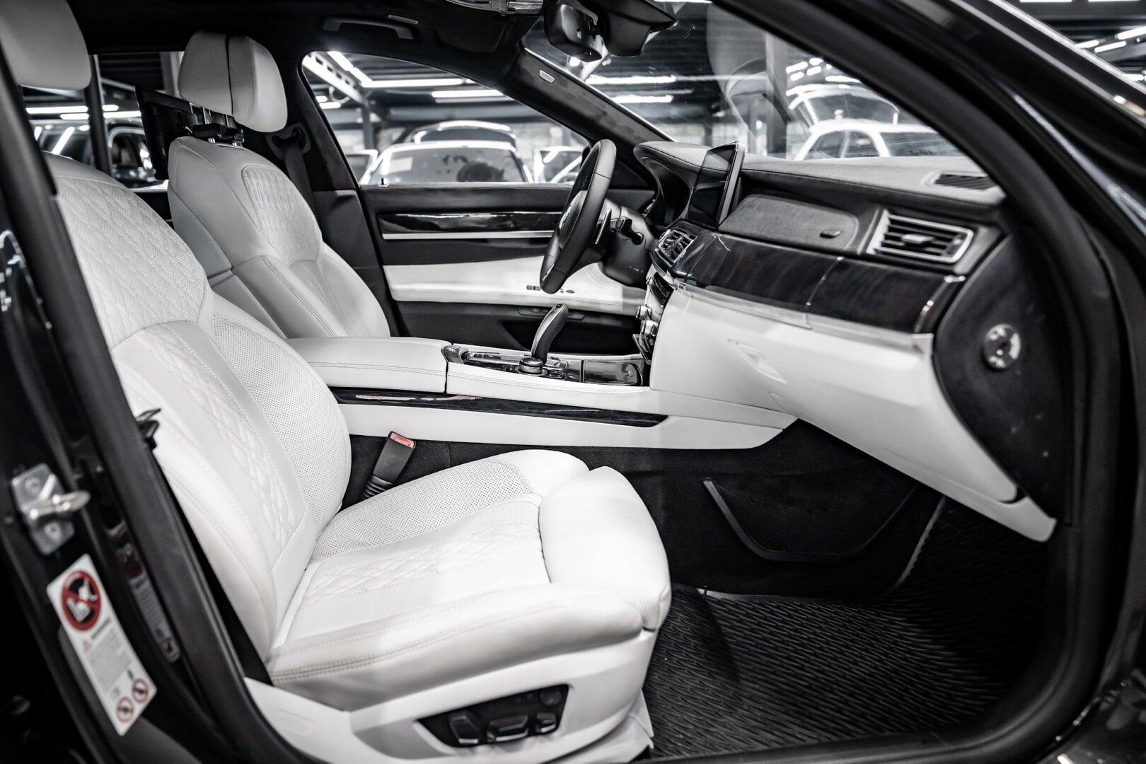 BMW F01 7 SERİSİ 2009-2015 BEYAZ DERİ DÖŞEME