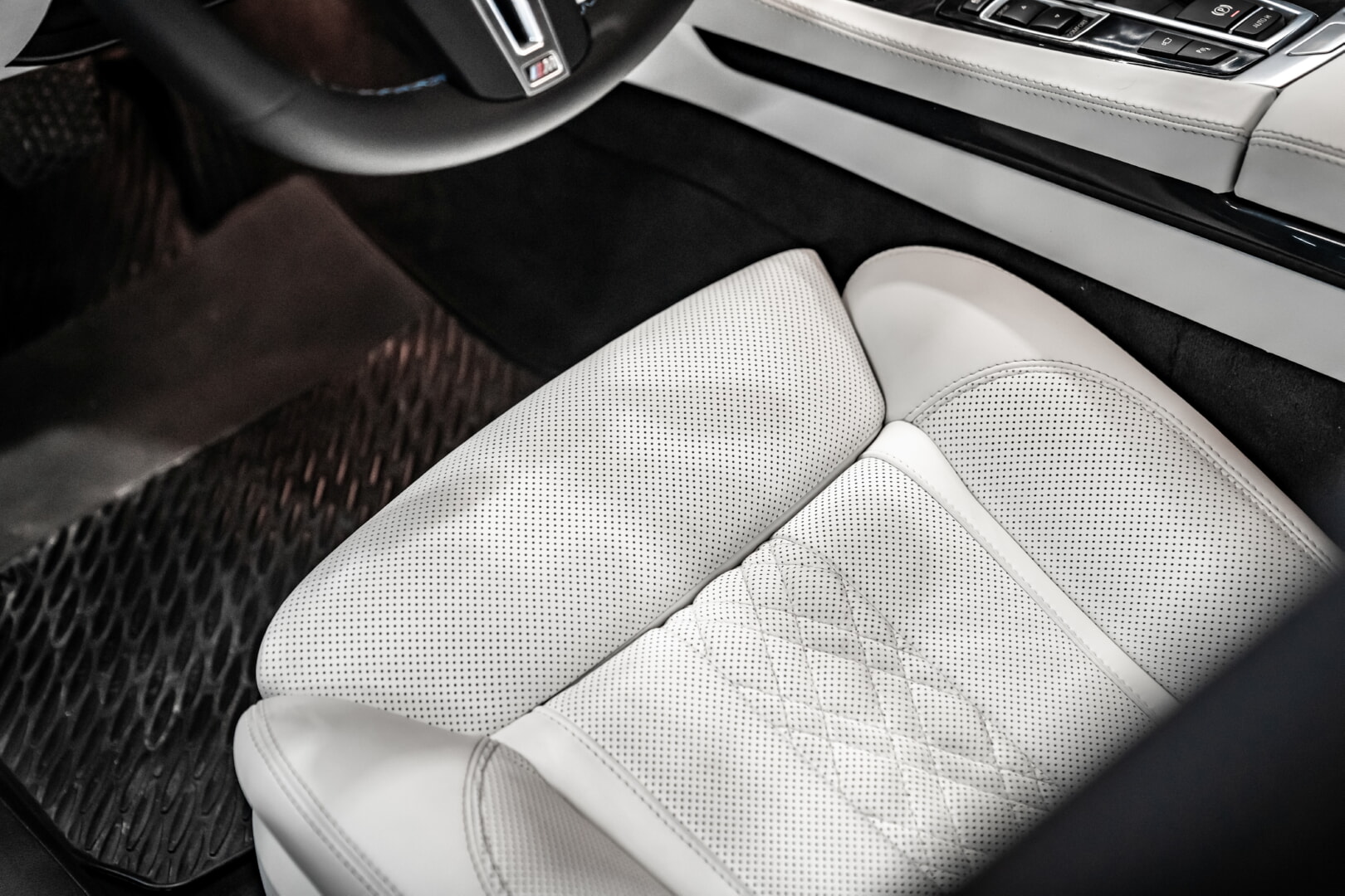 BMW F01 7 SERİSİ 2009-2015 BEYAZ DERİ DÖŞEME