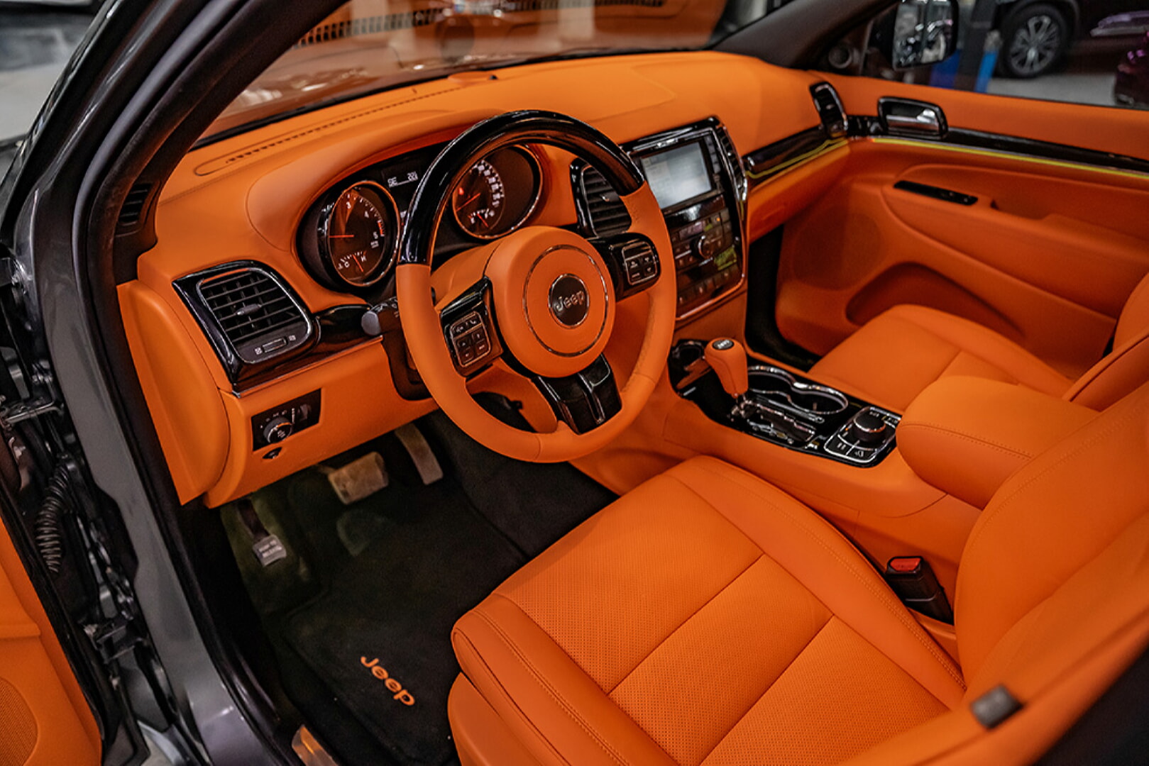 GRAND CHEROKEE 2012-2019 TURUNCU DERİ DÖŞEME