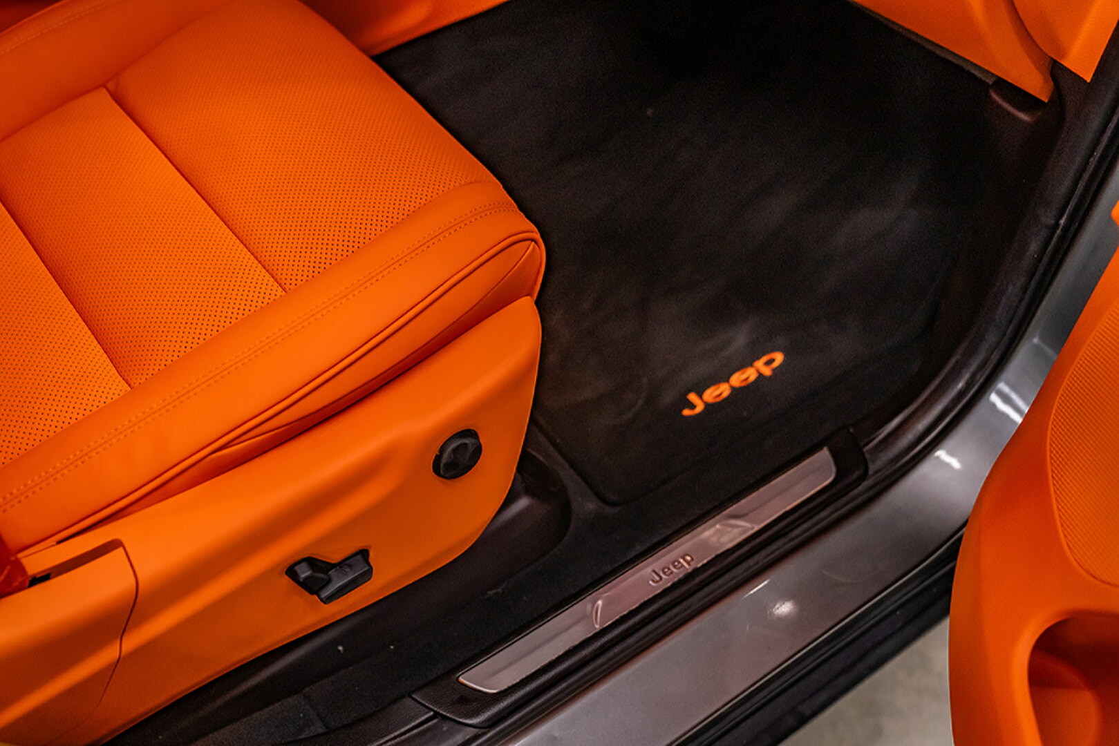 GRAND CHEROKEE 2012-2019 TURUNCU DERİ DÖŞEME