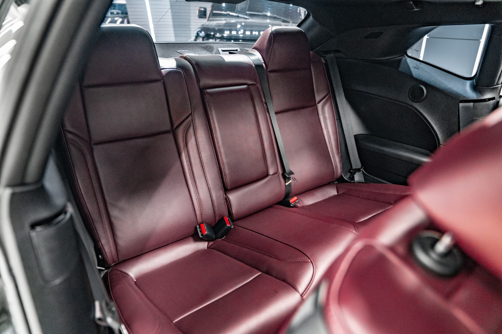 DODGE CHALLENGER 2020-2024 BORDO SUNİ DERİ DÖŞEME