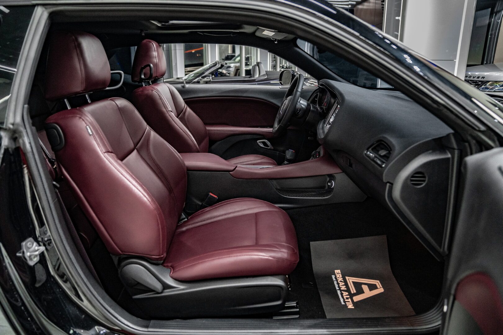 DODGE CHALLENGER 2020-2024 BORDO SUNİ DERİ DÖŞEME