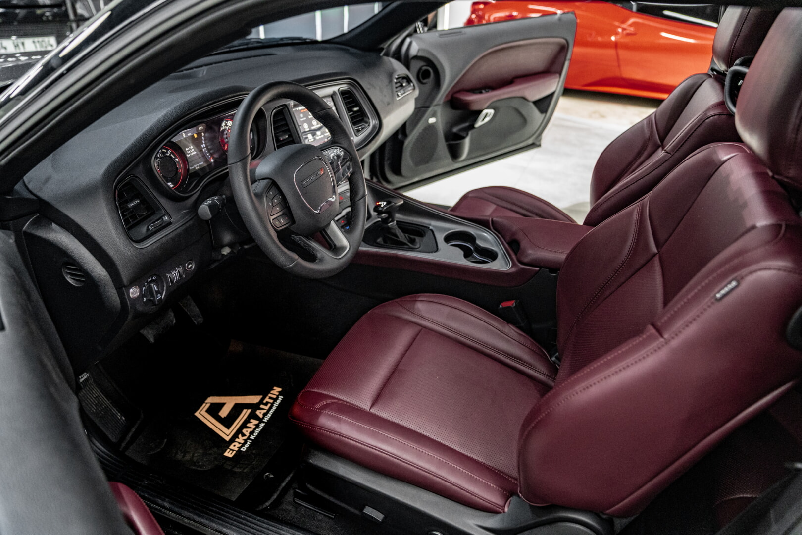 DODGE CHALLENGER 2020-2024 BORDO SUNİ DERİ DÖŞEME