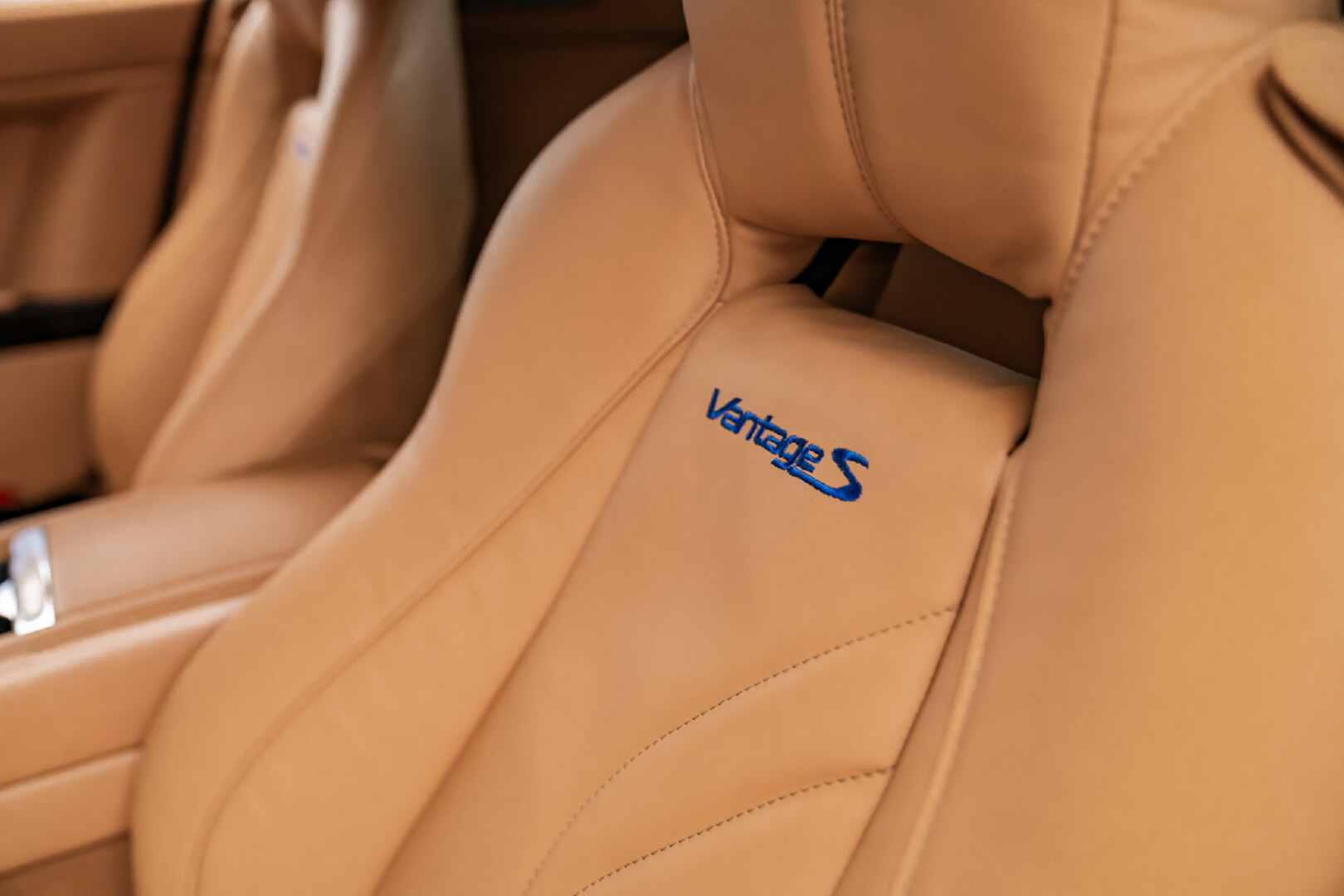 ASTON MARTİN VANTAGE S 2008-2015 TABA DERİ DÖŞEME