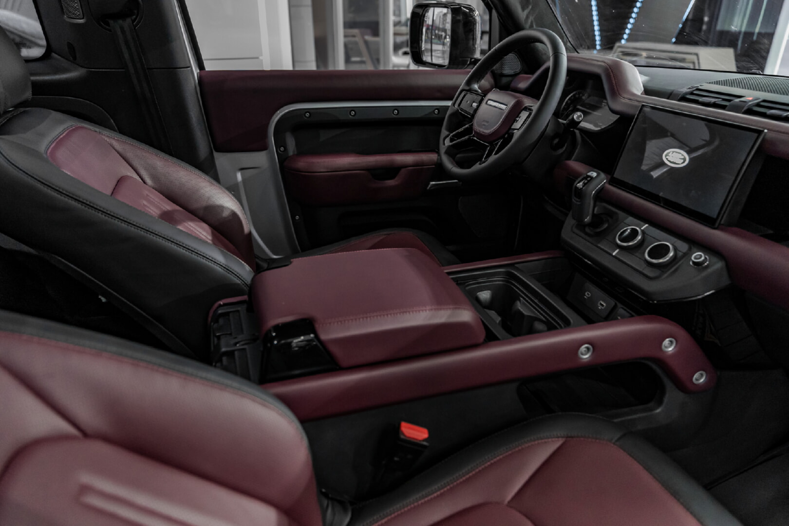 LAND ROVER DEFENDER 2022-2025 BORDO-SİYAH DERİ DÖŞEME