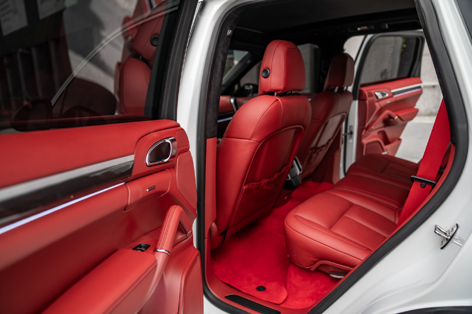 PORSCHE CAYENNE 2010-2017 KIRMIZI DERİ DÖŞEME