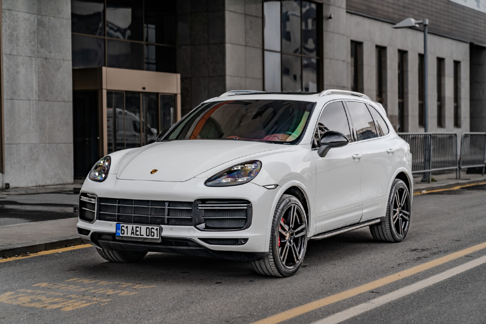 PORSCHE CAYENNE 2010-2017 KIRMIZI DERİ DÖŞEME