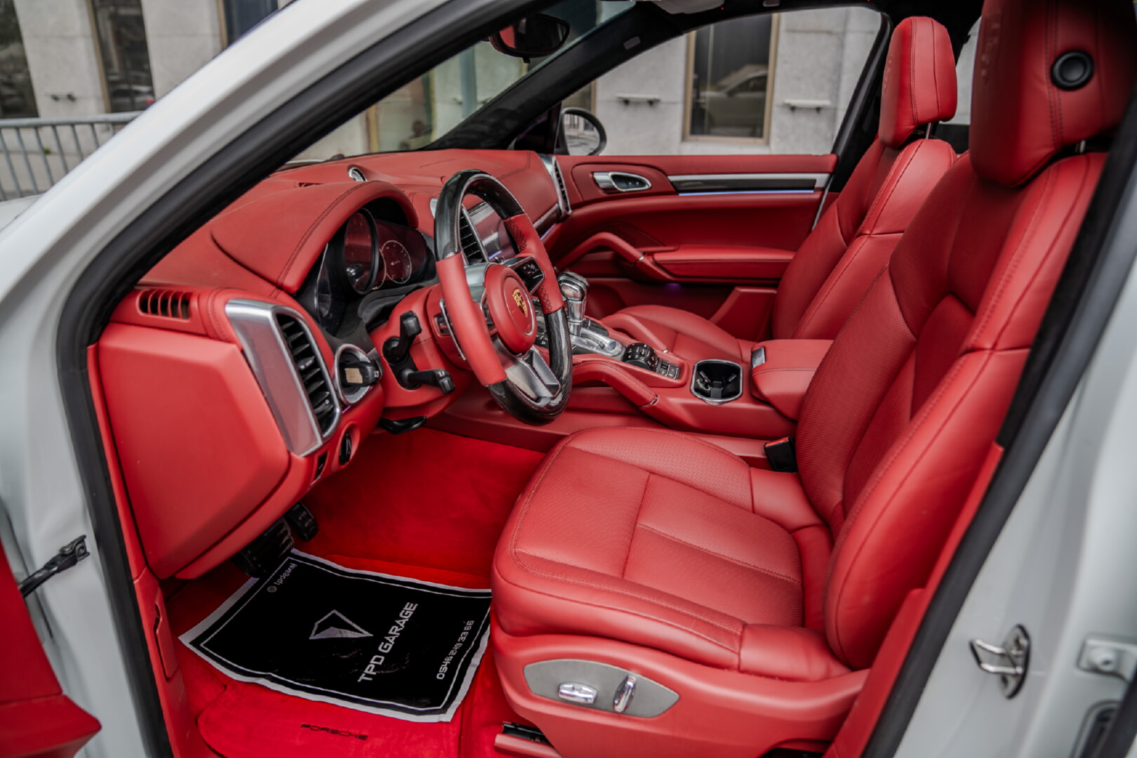 PORSCHE CAYENNE 2010-2017 KIRMIZI DERİ DÖŞEME