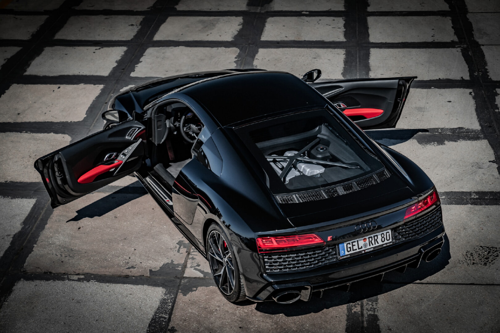 AUDİ R8 COUPE 2023-2024 KIRMIZI DERİ DÖŞEME