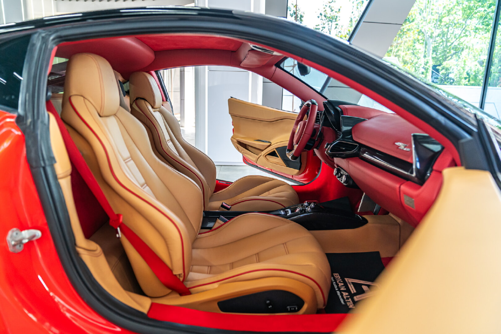 FERRARİ 458 İTALİA 2011-2013 TABA-KIRMIZI DERİ DÖŞEME