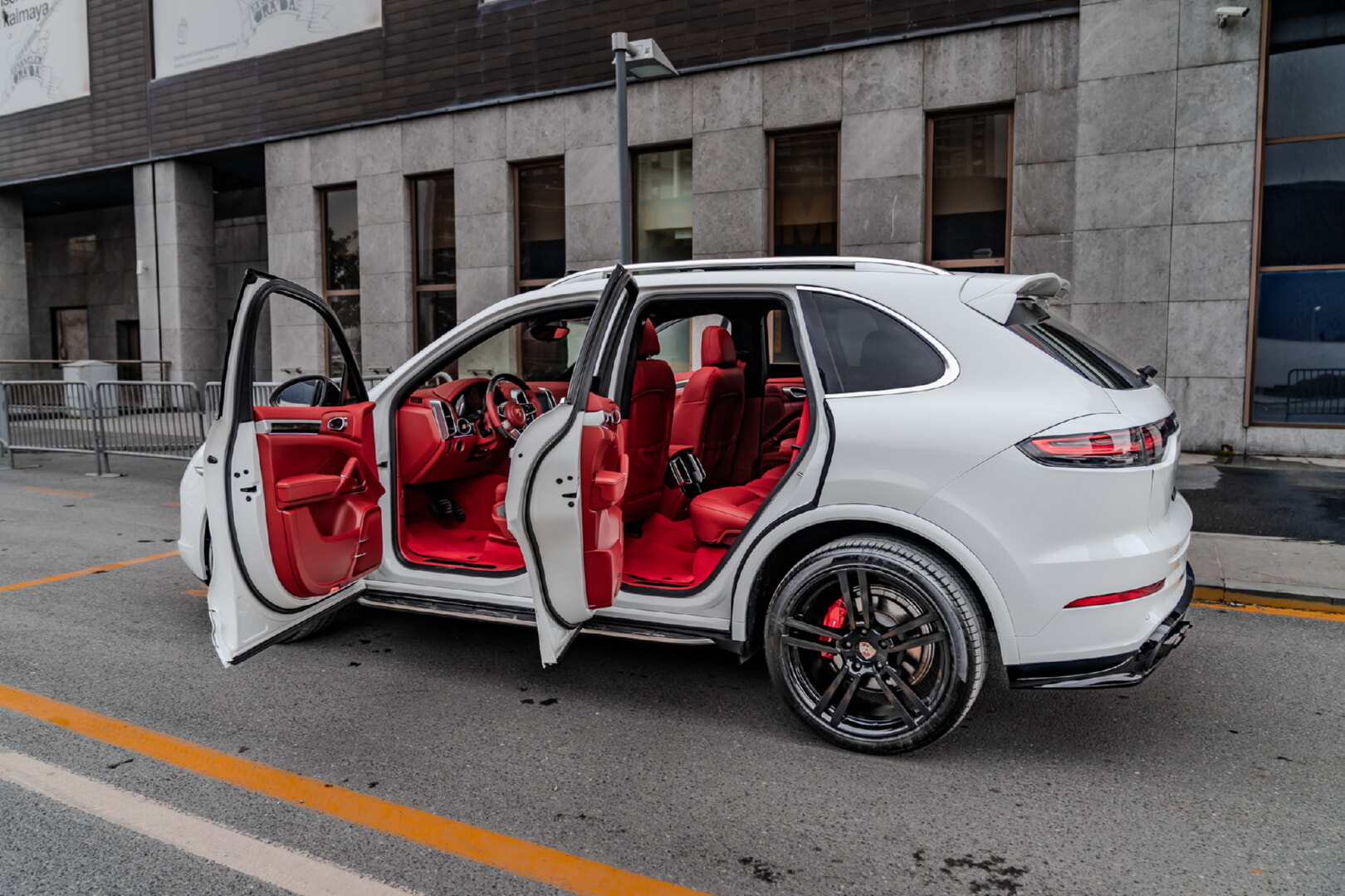 PORSCHE CAYENNE 2010-2017 KIRMIZI DERİ DÖŞEME