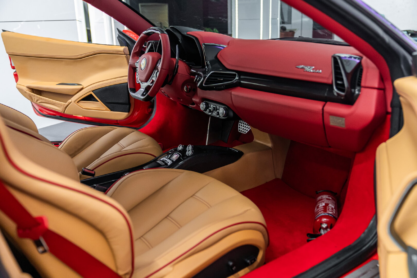 FERRARİ 458 İTALİA 2011-2013 TABA-KIRMIZI DERİ DÖŞEME