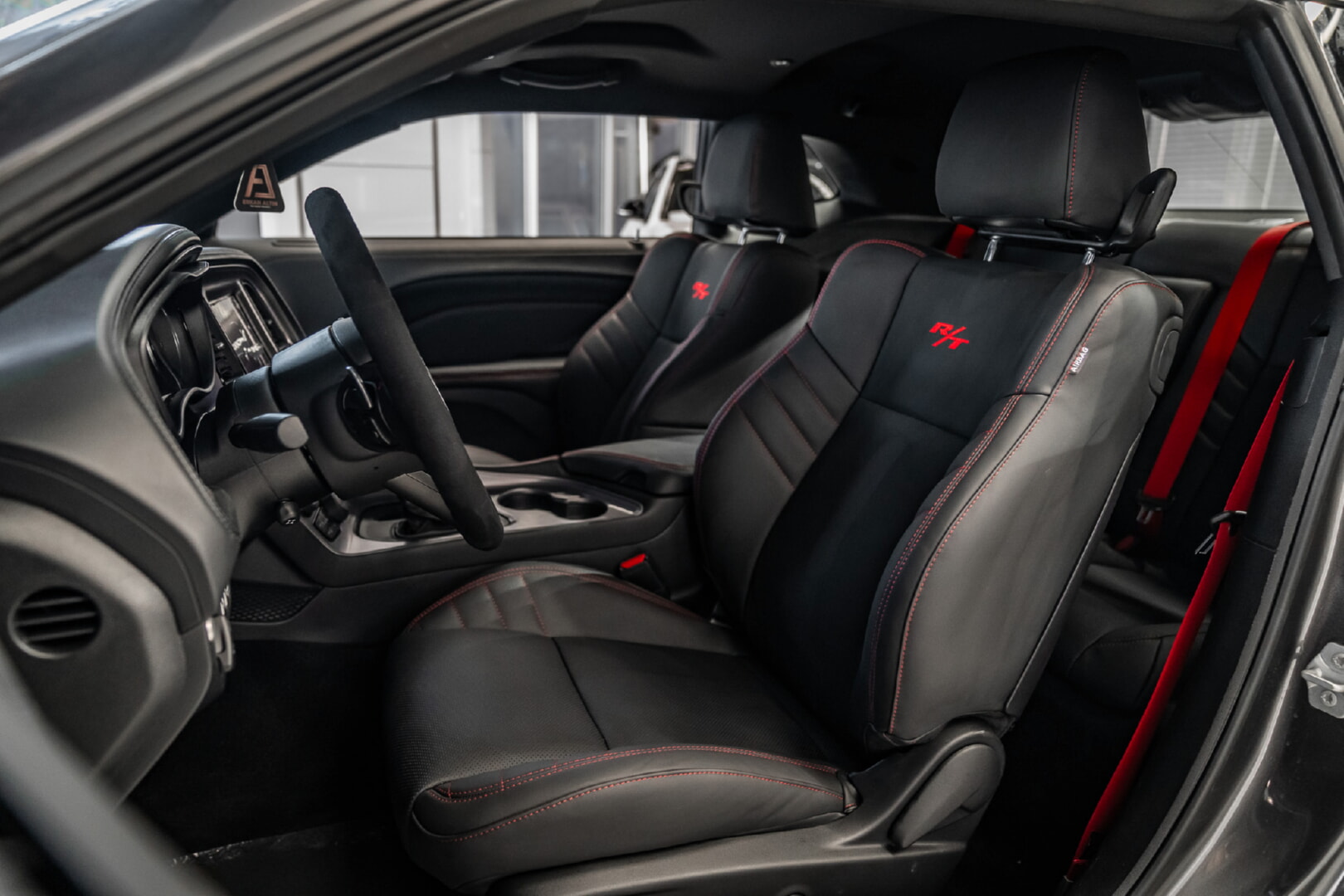 DODGE CHALLENGER 2020-2024 KIRMIZI DETAY - SİYAH DERİ DÖŞEME