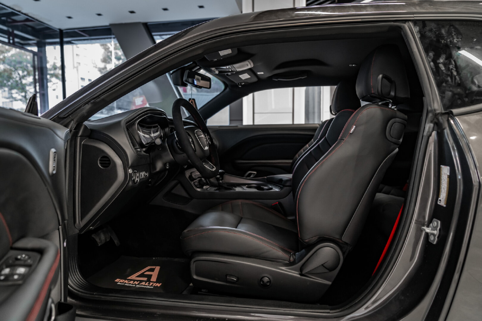 DODGE CHALLENGER 2020-2024 KIRMIZI DETAY - SİYAH DERİ DÖŞEME