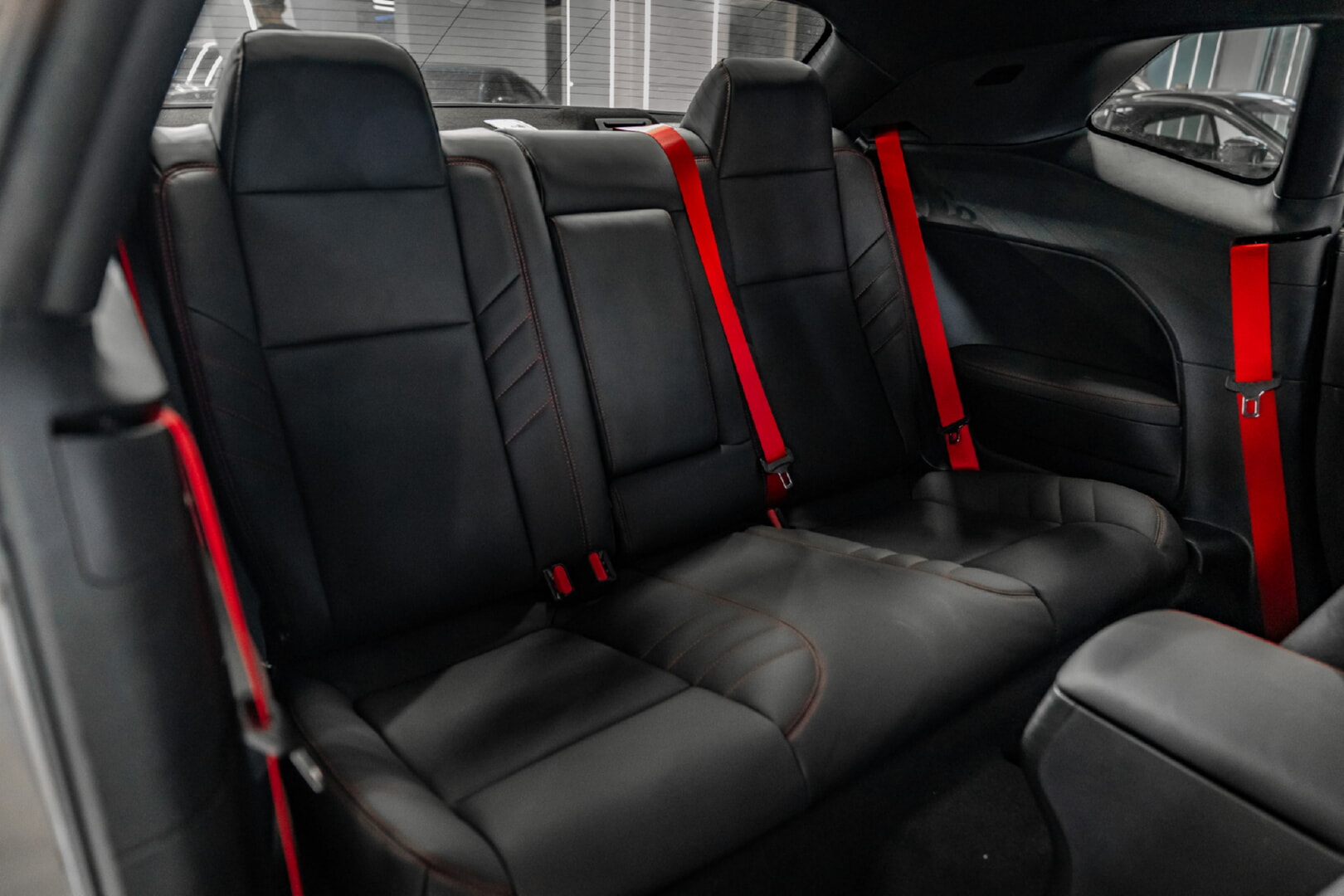 DODGE CHALLENGER 2020-2024 KIRMIZI DETAY - SİYAH DERİ DÖŞEME