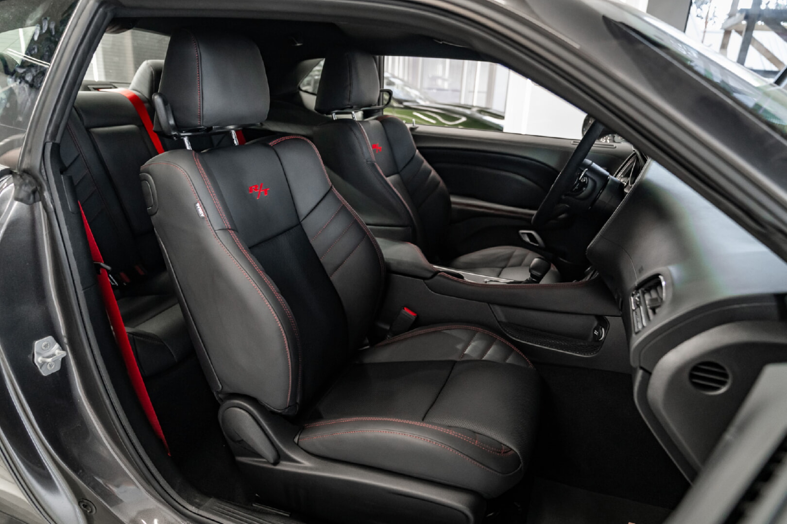 DODGE CHALLENGER 2020-2024 KIRMIZI DETAY - SİYAH DERİ DÖŞEME