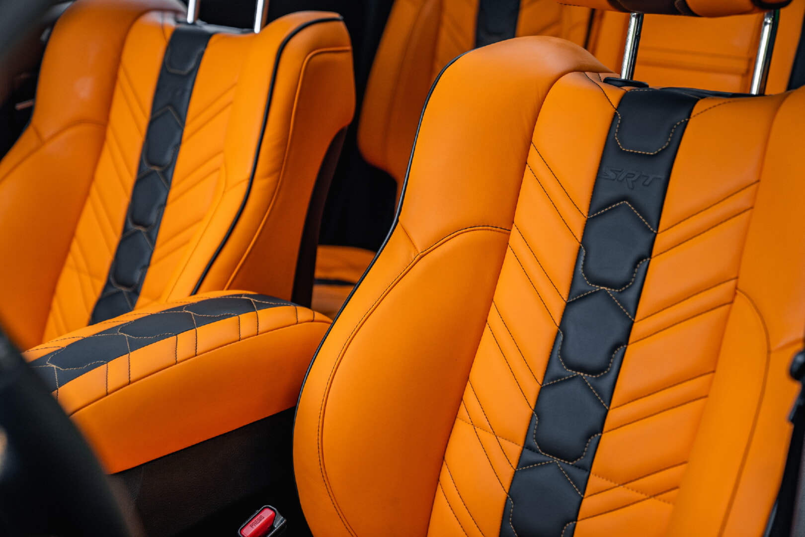 GRAND CHEROKEE 2012-2019 TURUNCU-SİYAH DERİ DÖŞEME