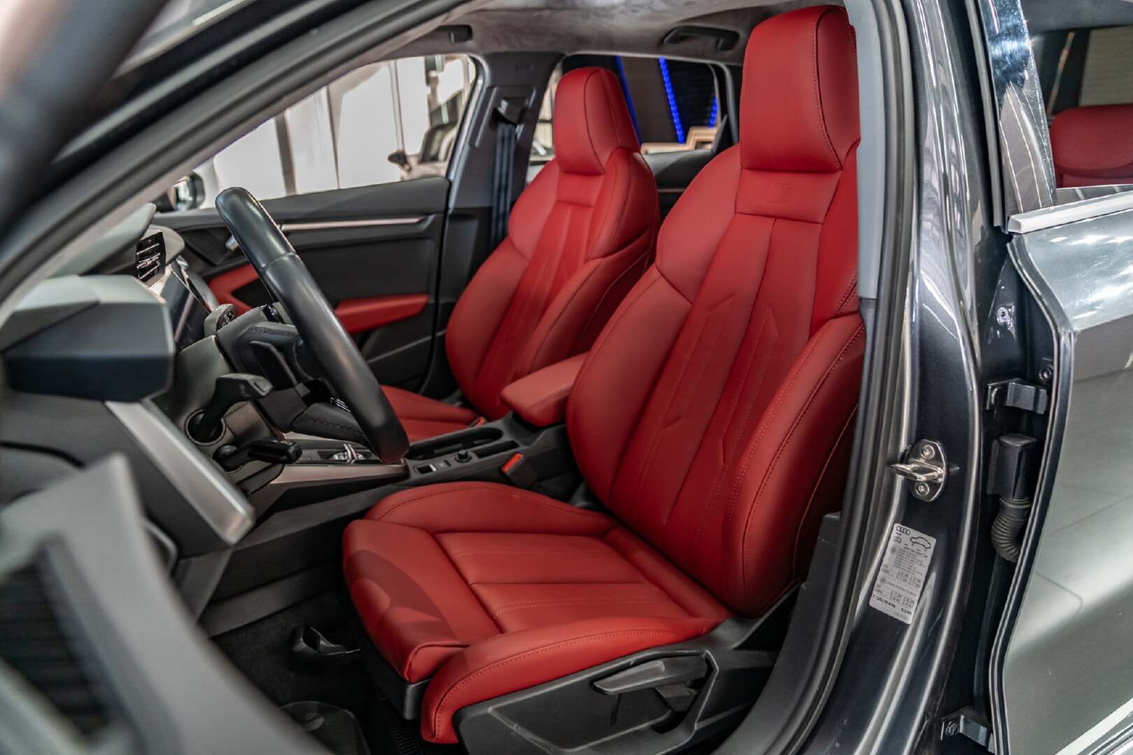 AUDİ A3 2017-2020 KIRMIZI DERİ DÖŞEME