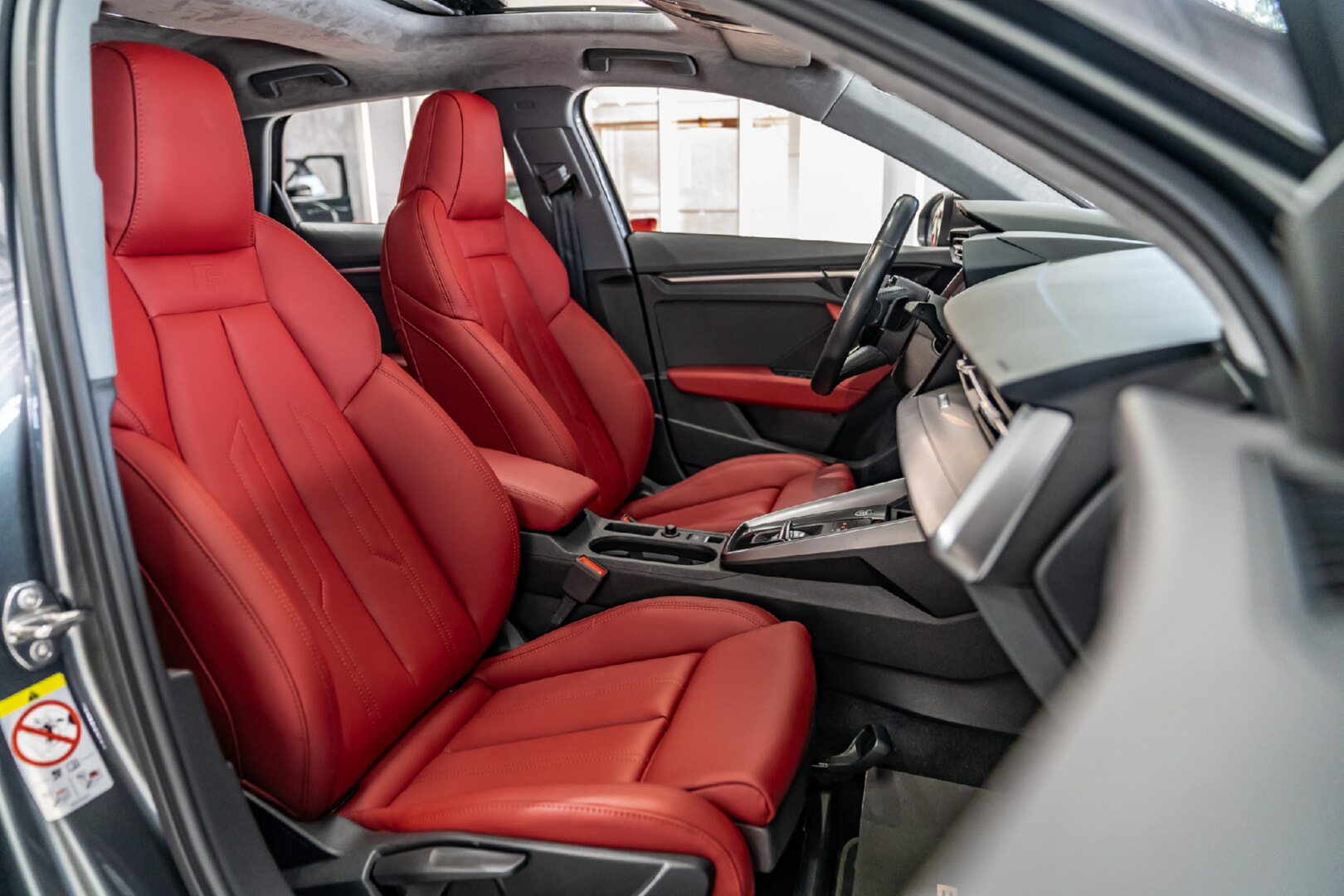 AUDİ A3 2017-2020 KIRMIZI DERİ DÖŞEME