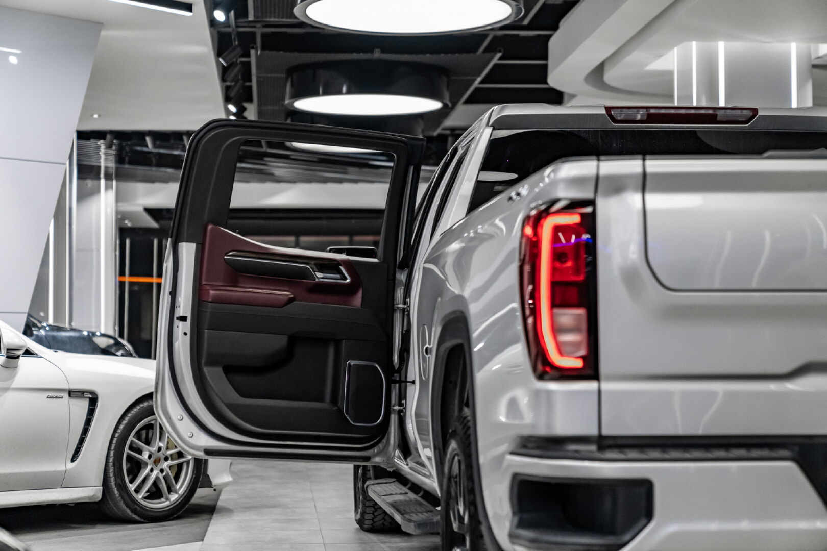 GMC SİERRA 2021-2024 BORDO DERİ DÖŞEME