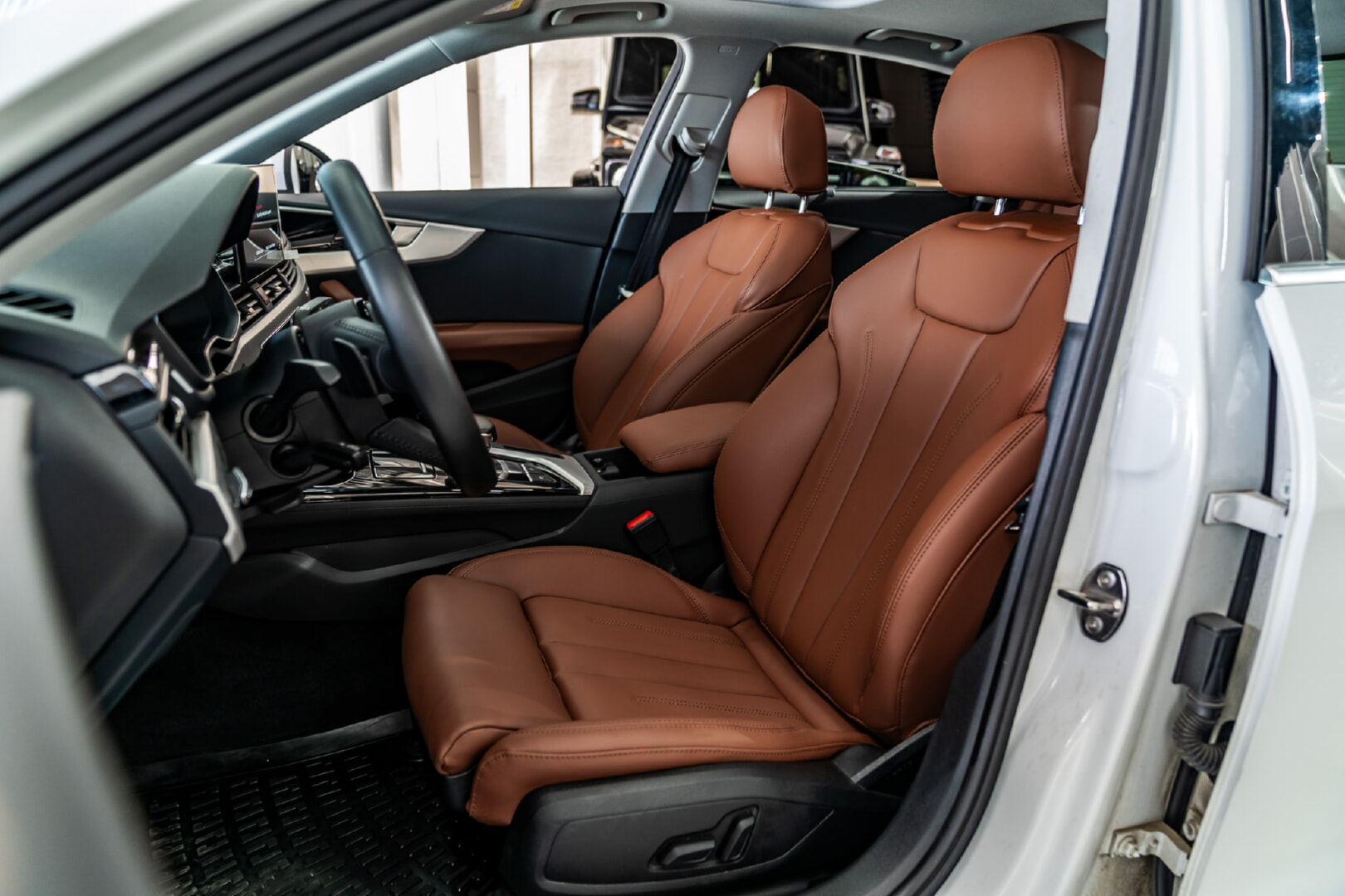 AUDİ A4 2019-2024 TABA DERİ DÖŞEME