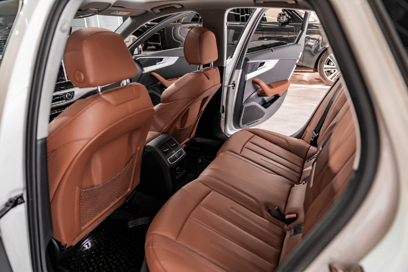 AUDİ A4 2019-2024 TABA DERİ DÖŞEME