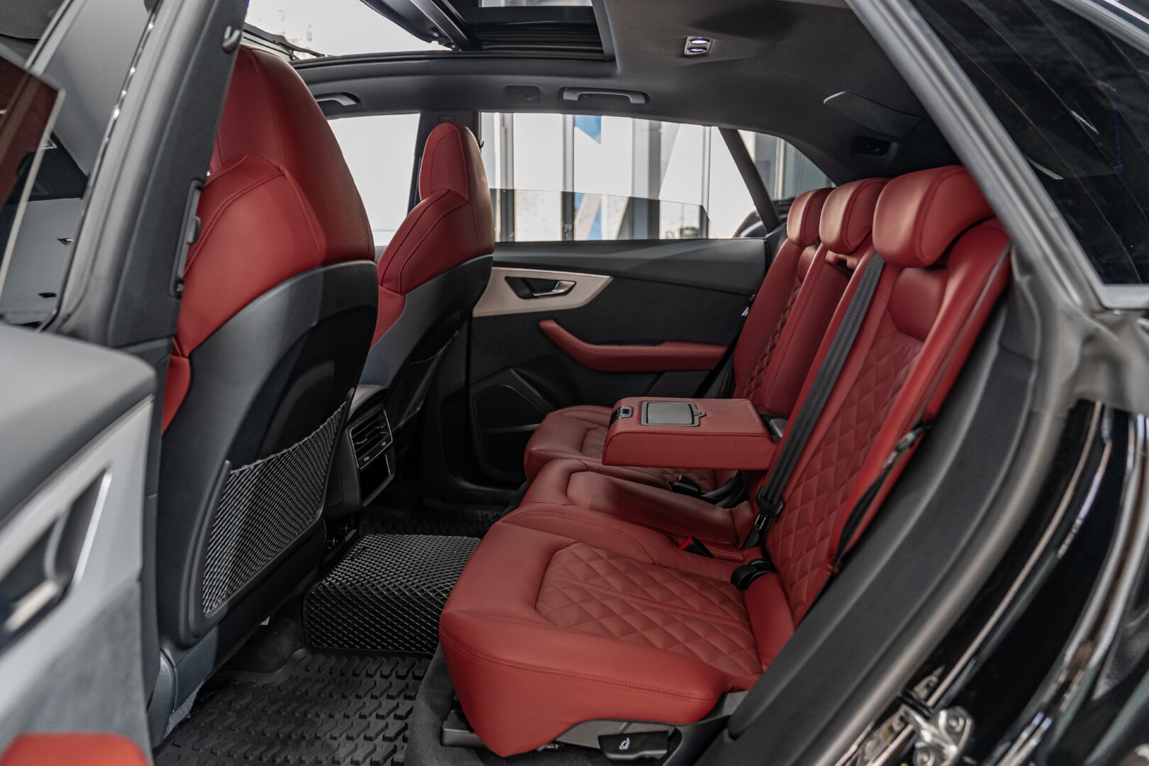 AUDİ Q8 2019-2024 KIRMIZI DERİ DÖŞEME