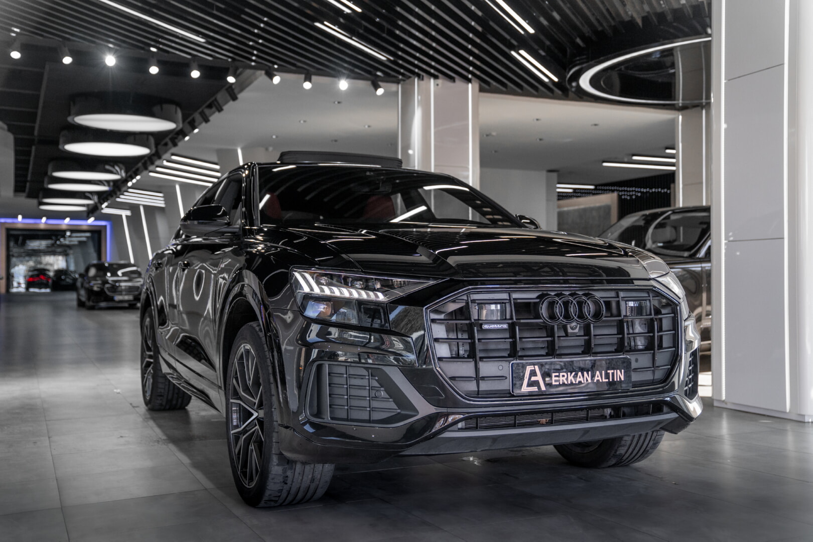 AUDİ Q8 2019-2024 KIRMIZI DERİ DÖŞEME