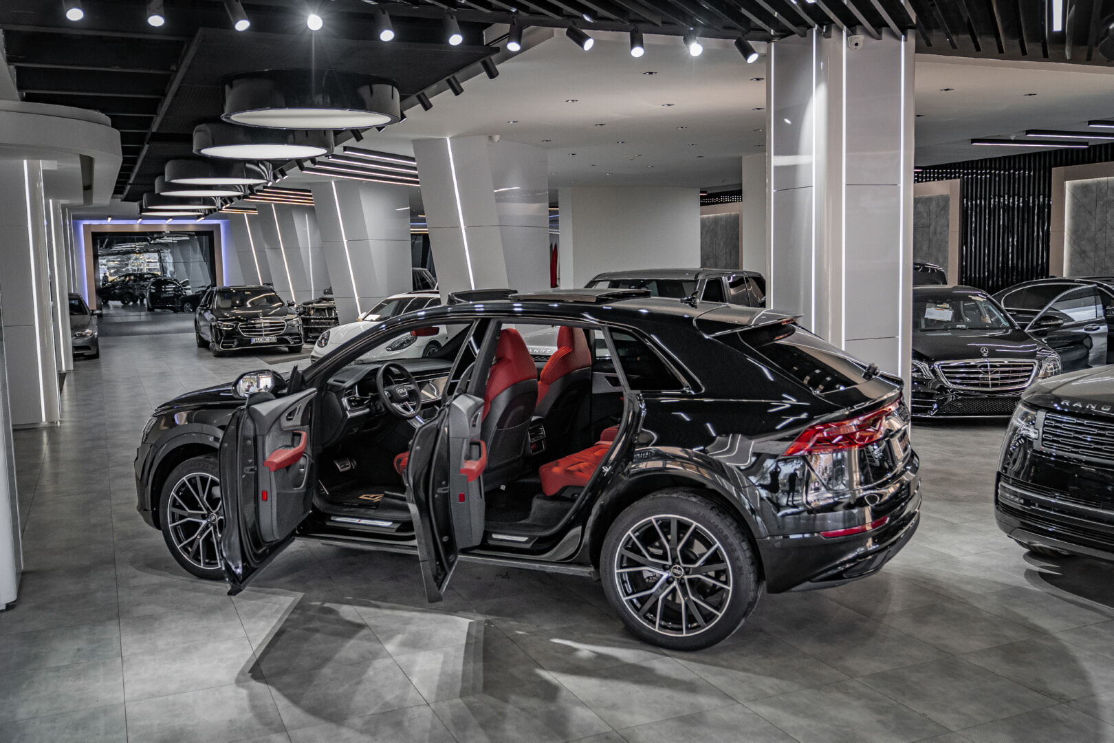 AUDİ Q8 2019-2024 KIRMIZI DERİ DÖŞEME