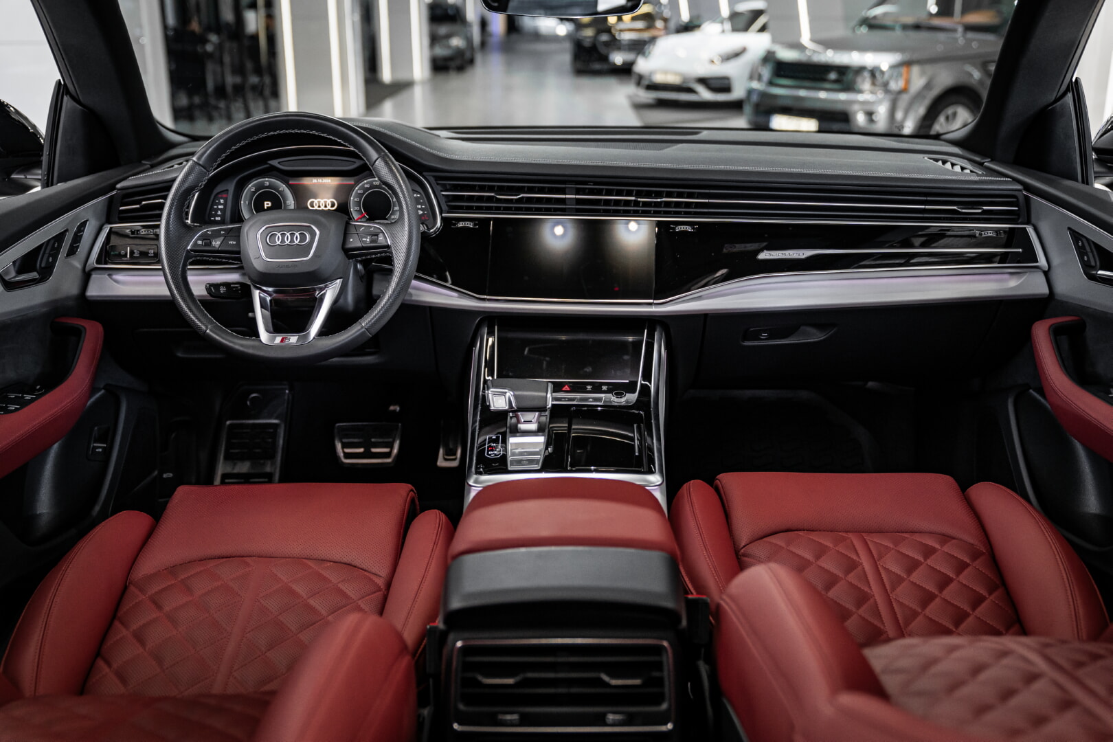 AUDİ Q8 2019-2024 KIRMIZI DERİ DÖŞEME