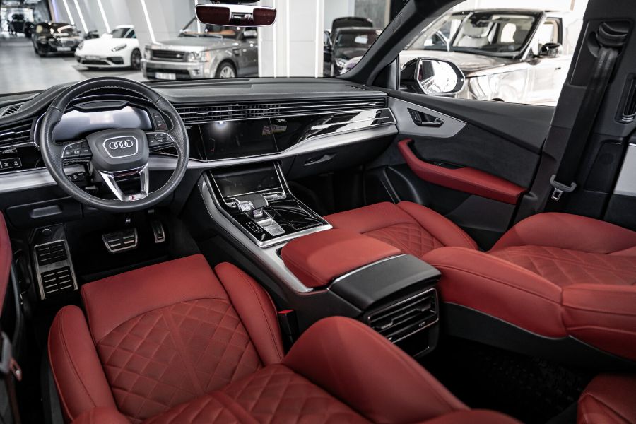 AUDİ Q8 2019-2024 KIRMIZI DERİ DÖŞEME