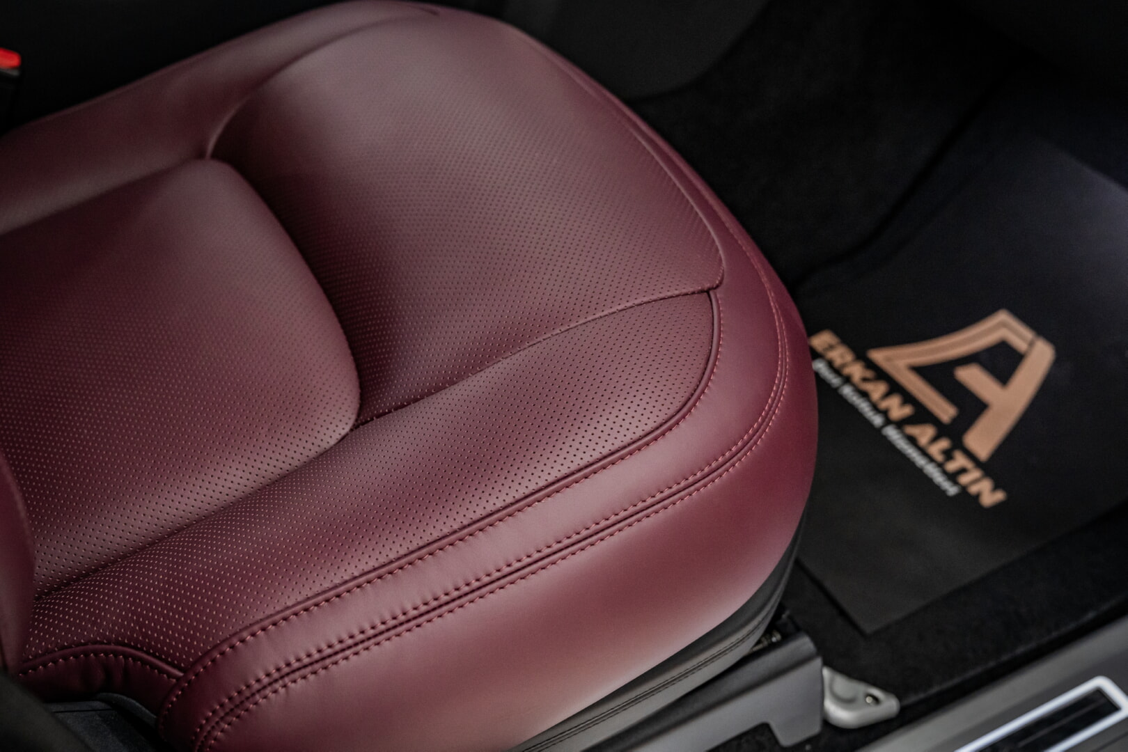 RANGE ROVER VOGUE 2018-2021 BORDO DERİ DÖŞEME